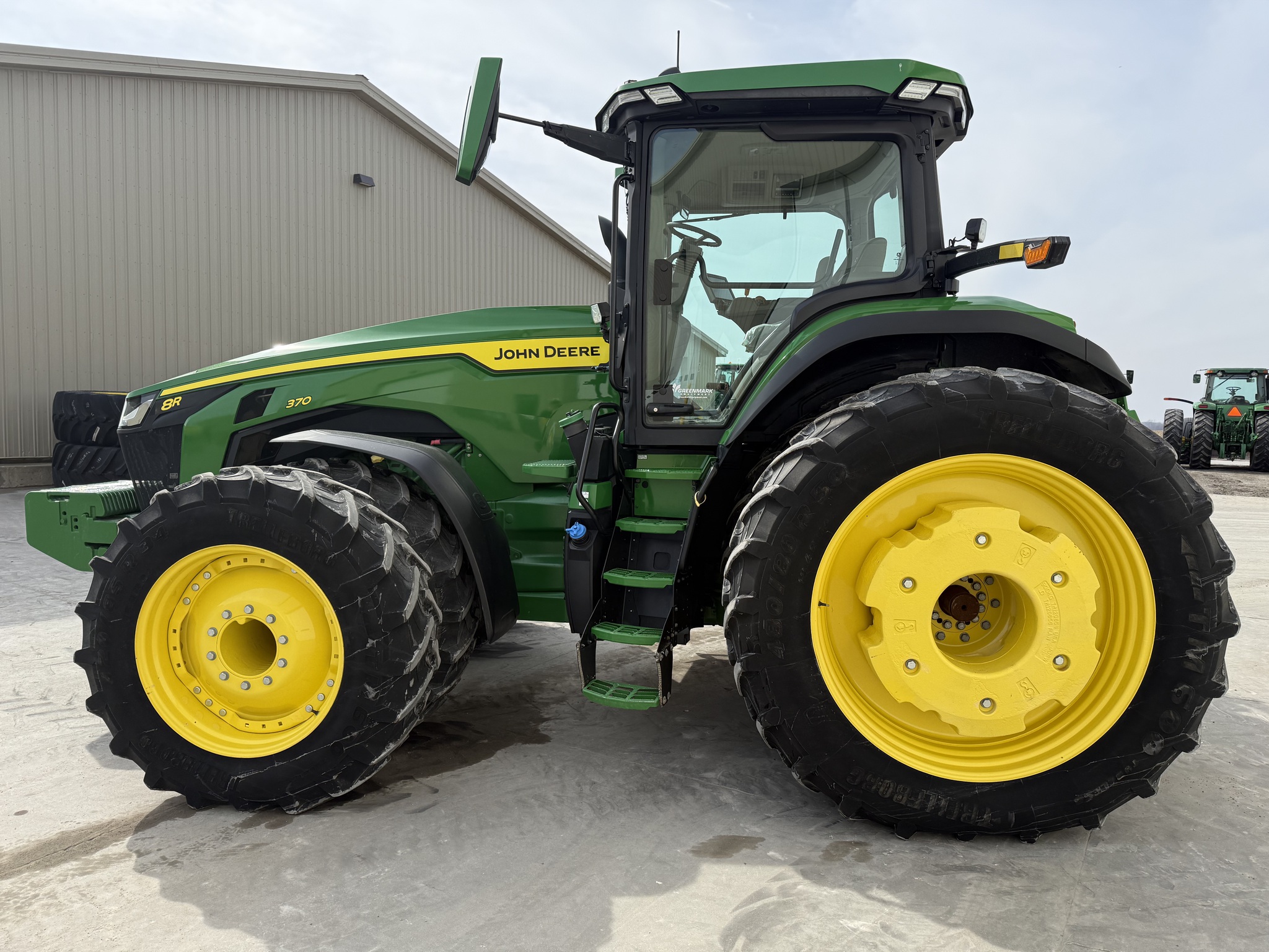 2023 John Deere 8R 370 Image 6
