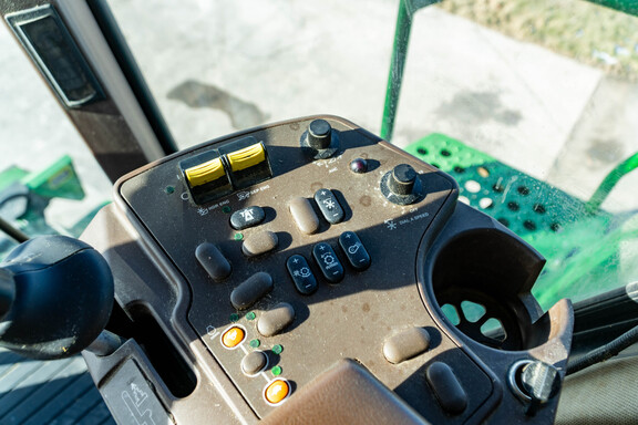 Used 2000 John Deere 9450 Combines at Koenig Equipment in Anna, OH - Photo39