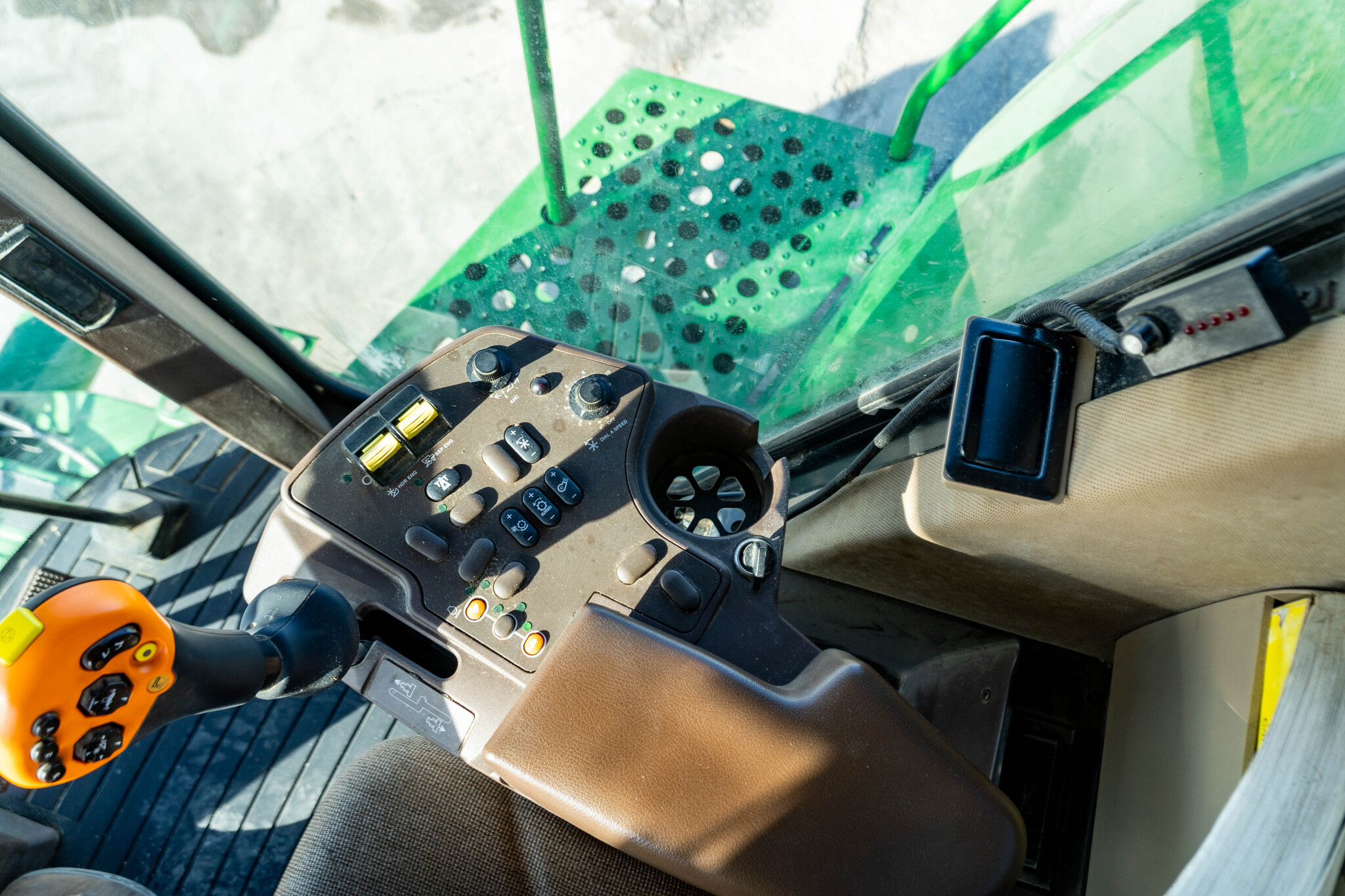 Used 2000 John Deere 9450 Combines at Koenig Equipment in Anna, OH - PhotoXL38