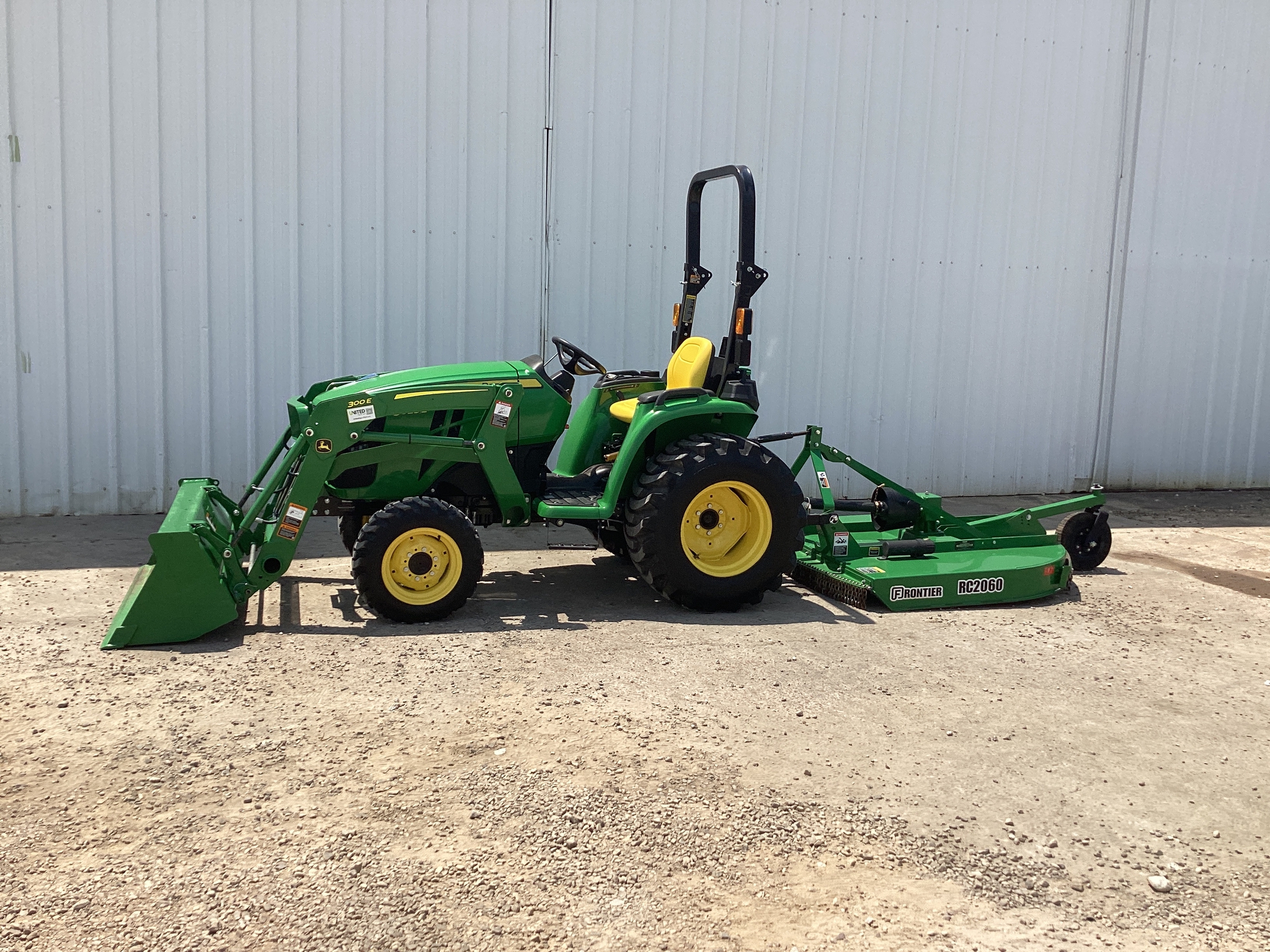 2022 John Deere 3025E Image 2