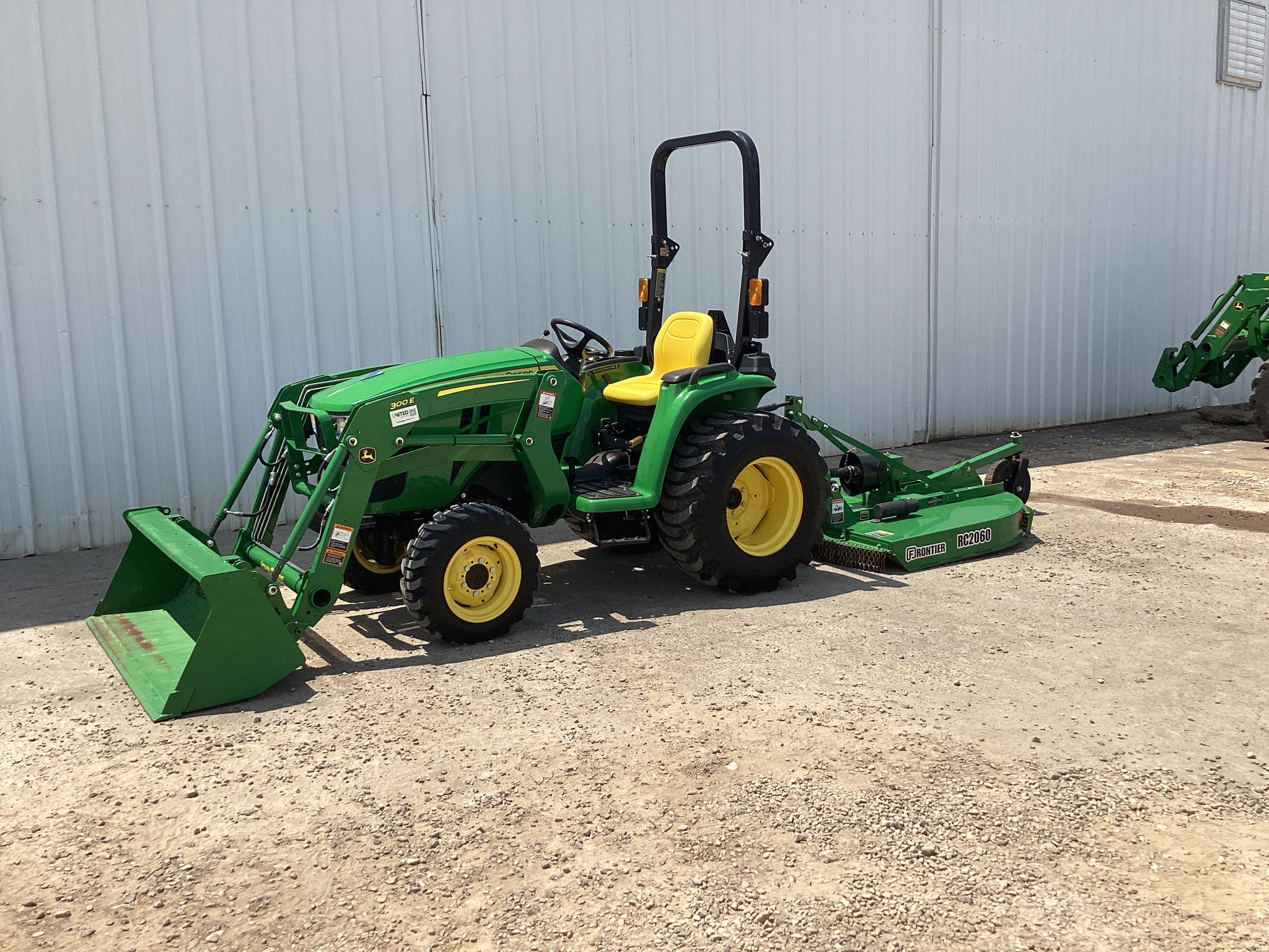 2022 John Deere 3025E Image 3