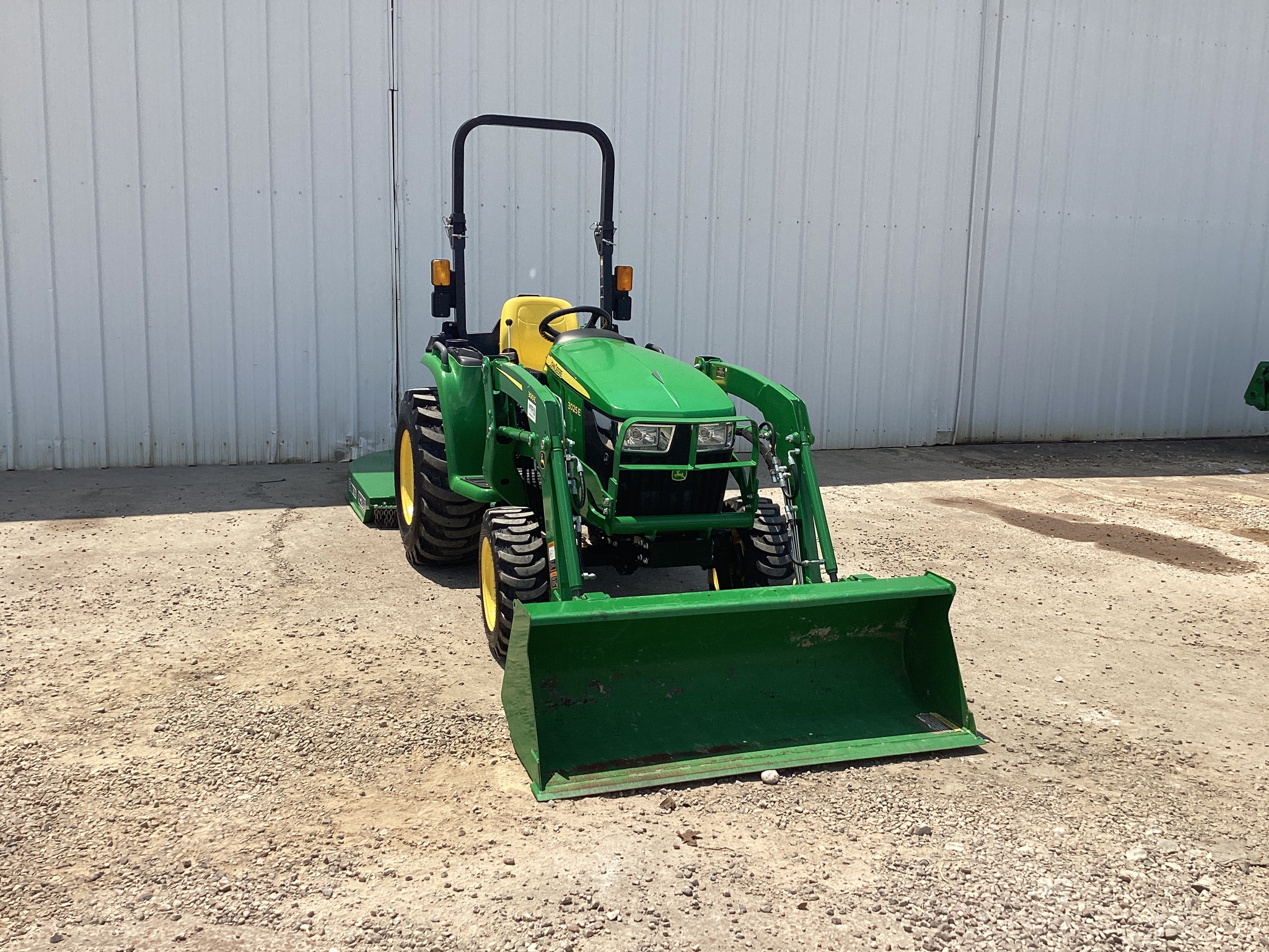 2022 John Deere 3025E Image 11