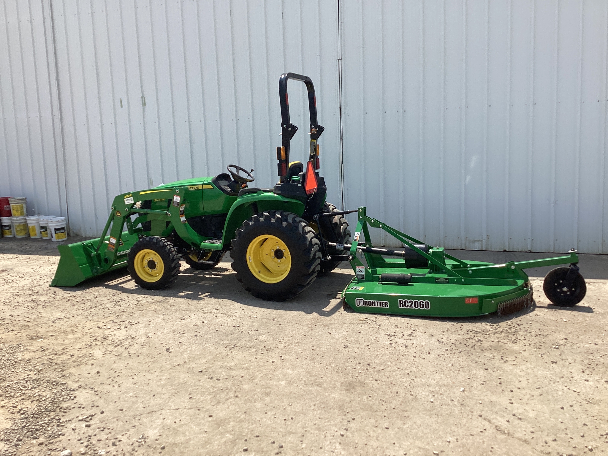 2022 John Deere 3025E Image 4