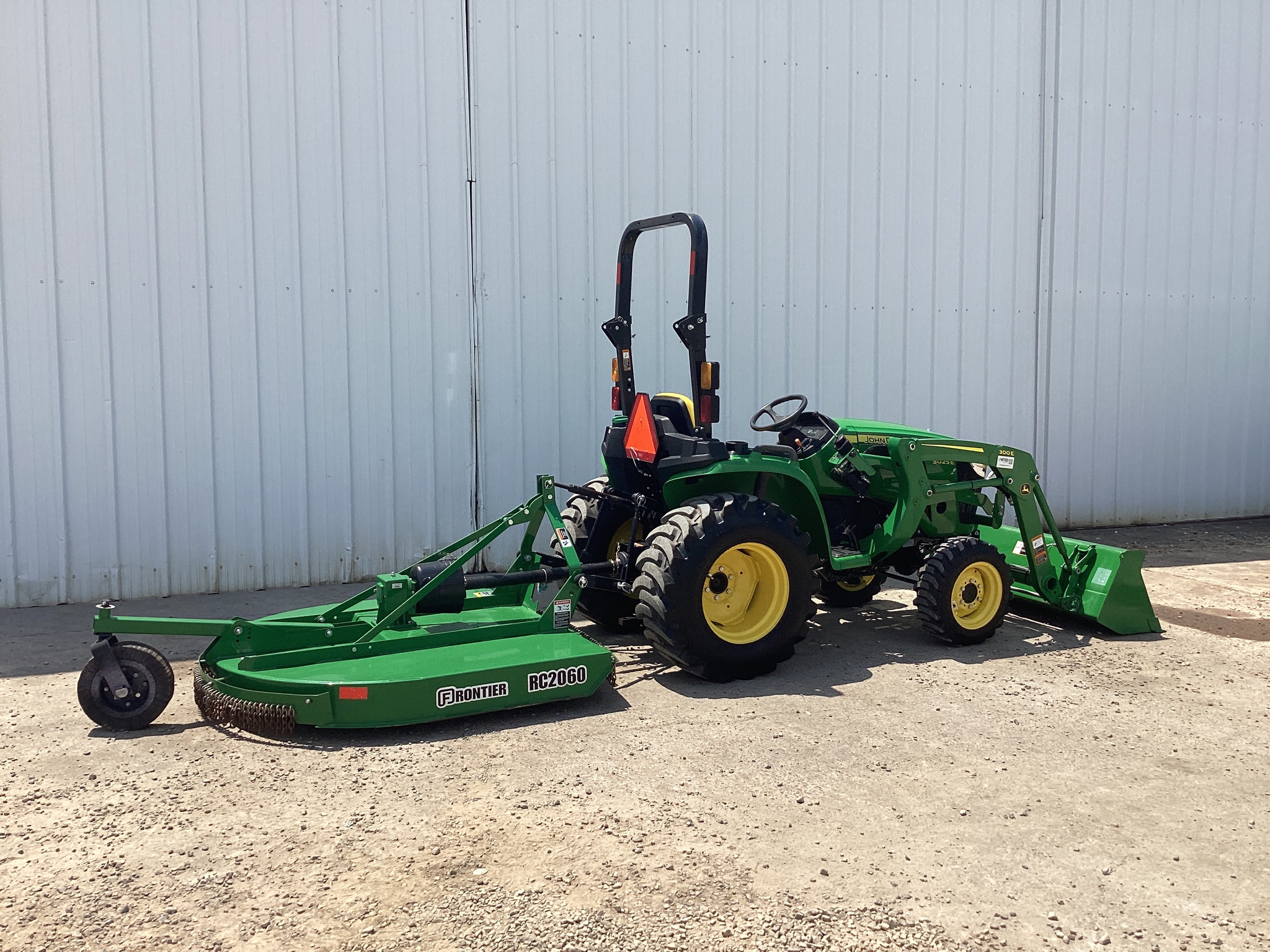 2022 John Deere 3025E Image 8