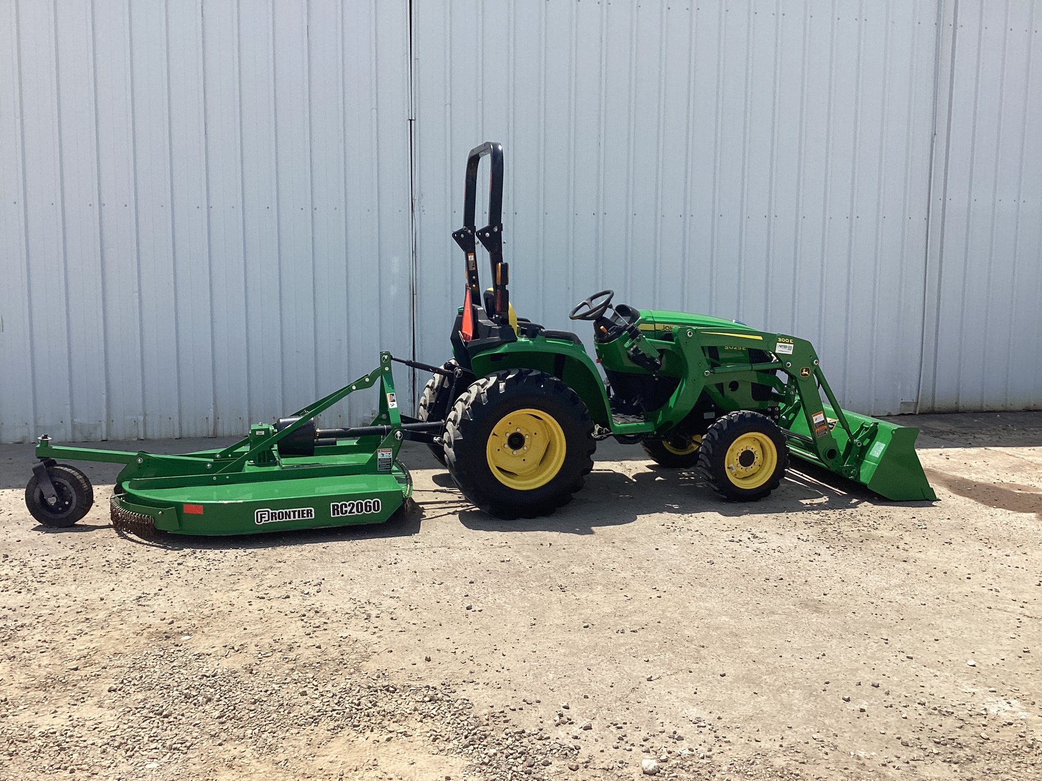 2022 John Deere 3025E Image 6