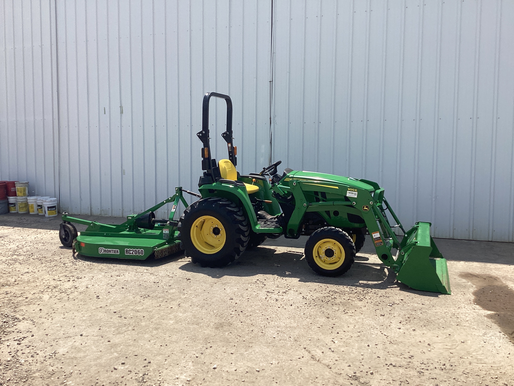 2022 John Deere 3025E Image 9