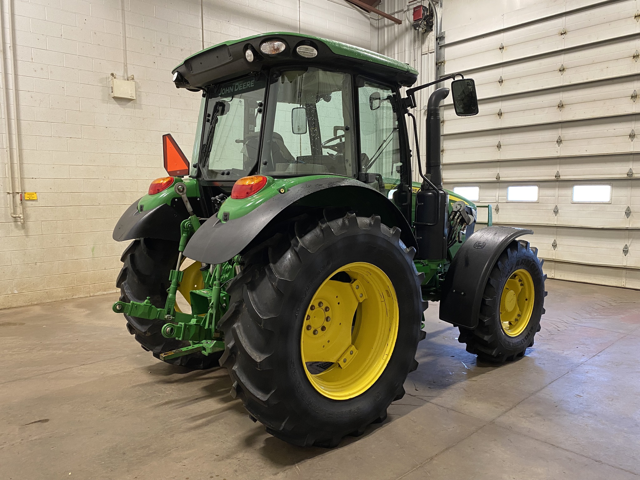 2019 John Deere 5125R Image 3