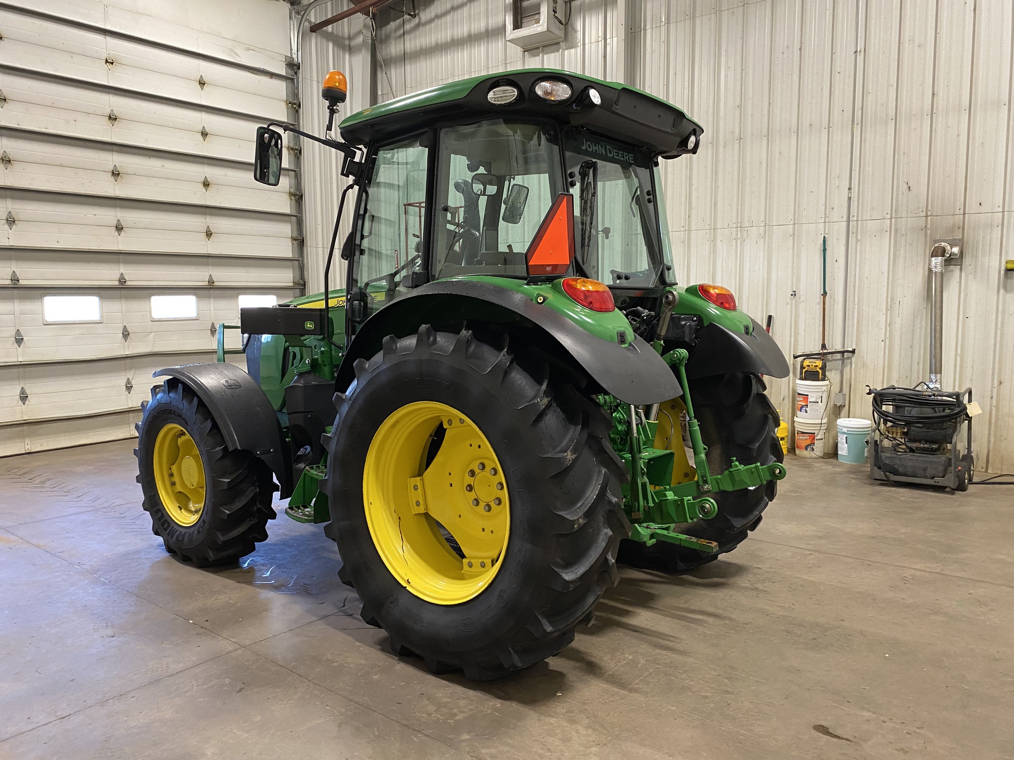 2019 John Deere 5125R Image 4