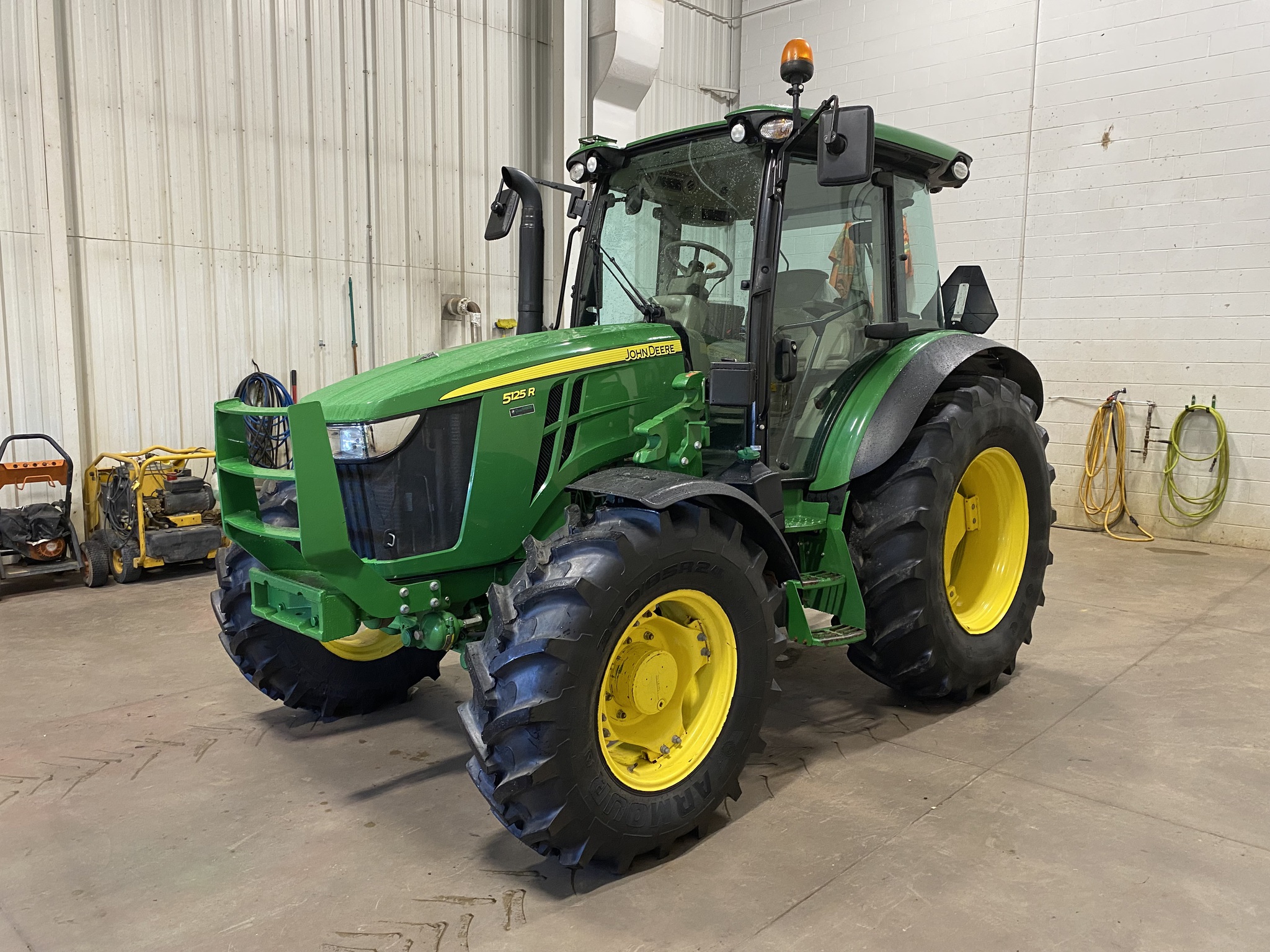 2019 John Deere 5125R Image 7