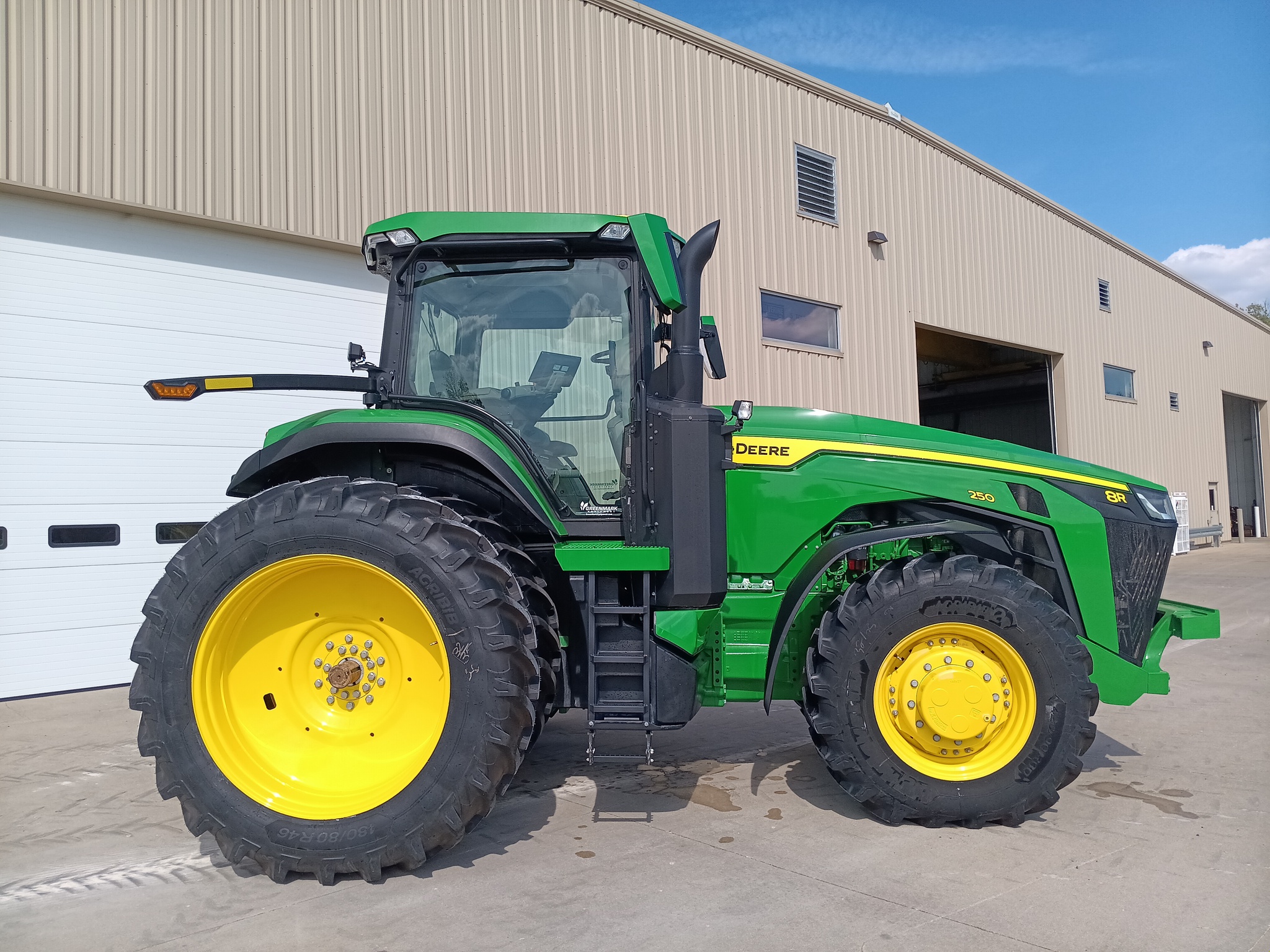 2024 John Deere 8R 250 Image 2