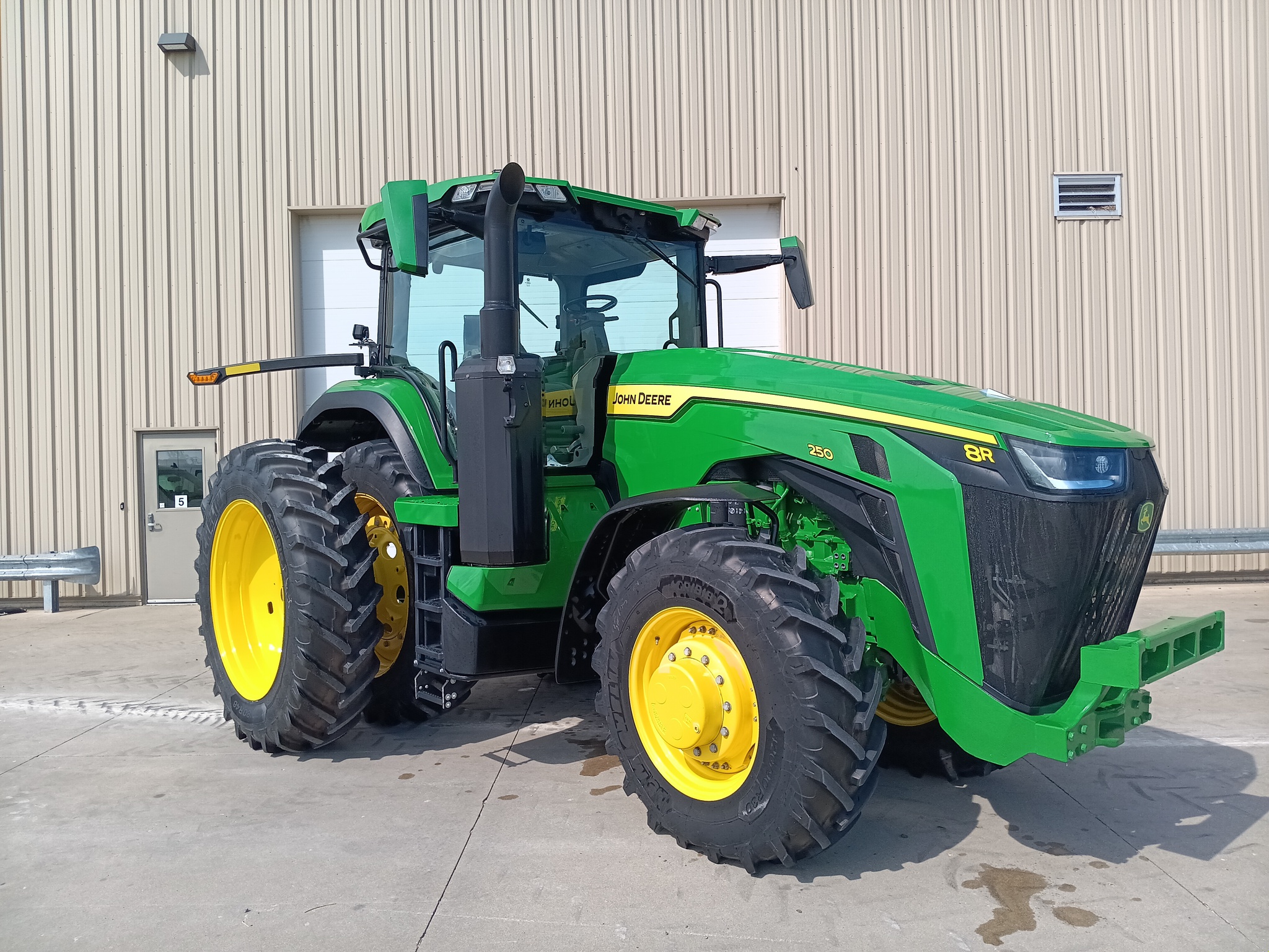 2024 John Deere 8R 250 Image 1
