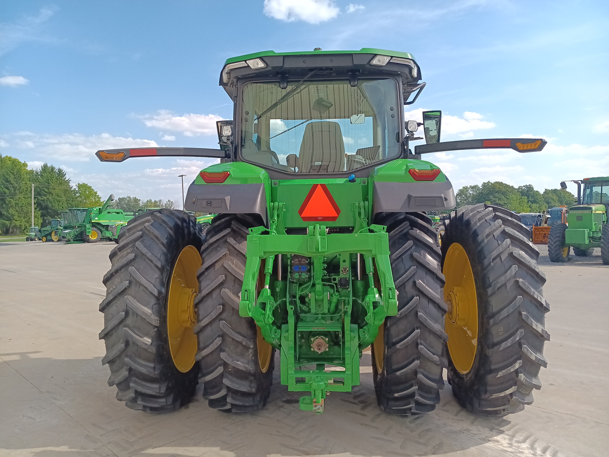 2024 John Deere 8R 250 Image 4
