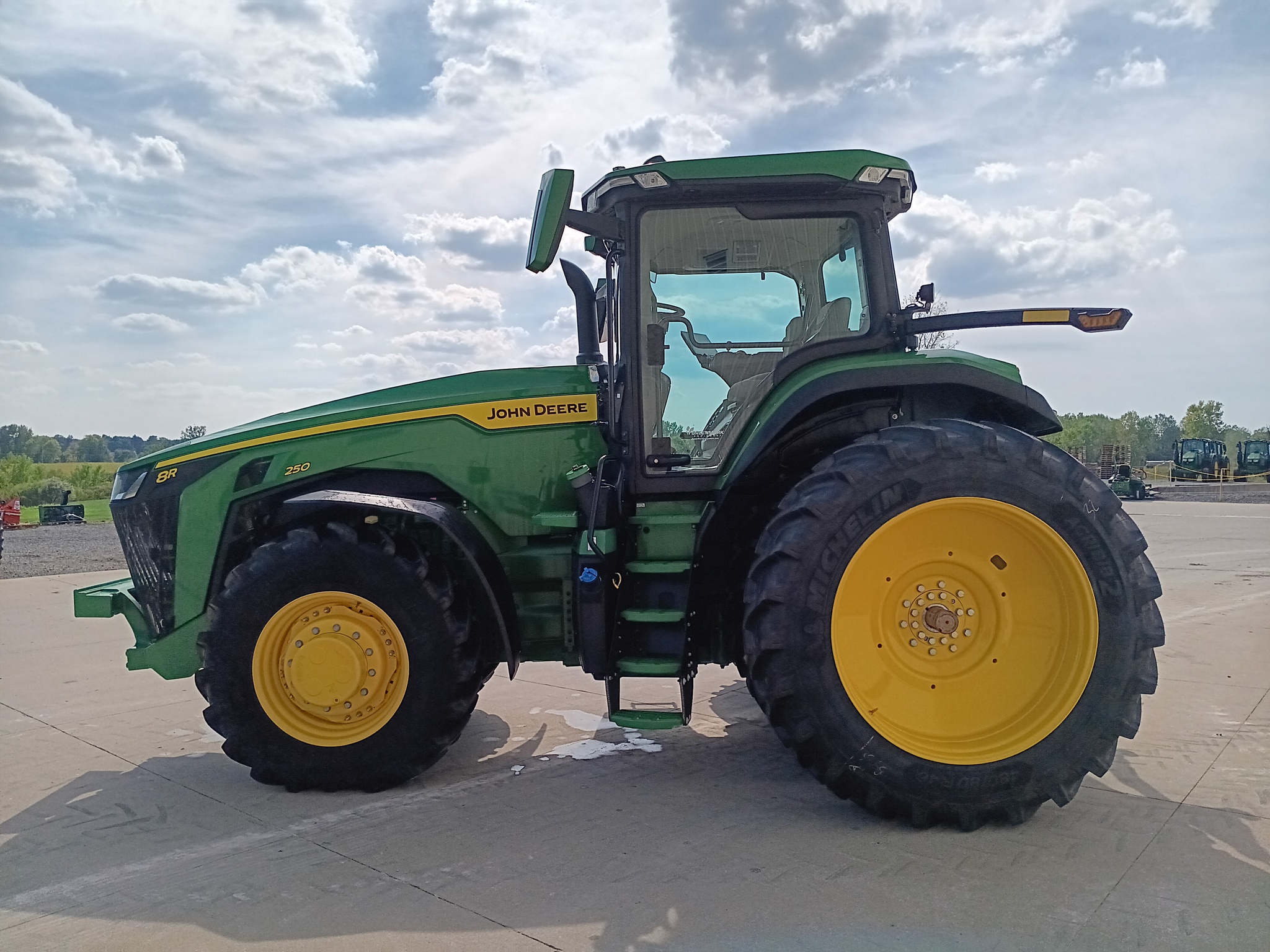 2024 John Deere 8R 250 Image 6