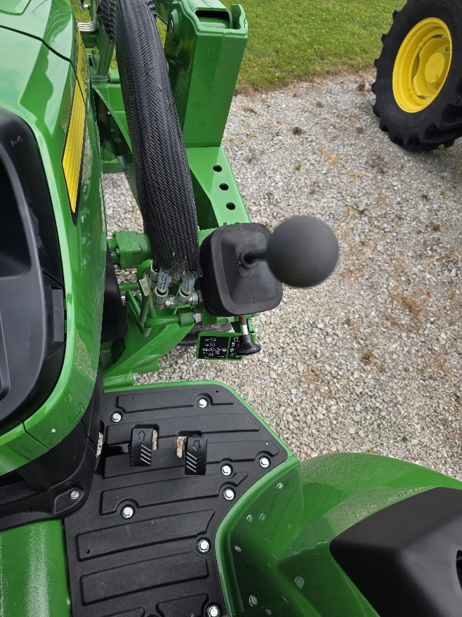 2025 John Deere 4044M Image 7
