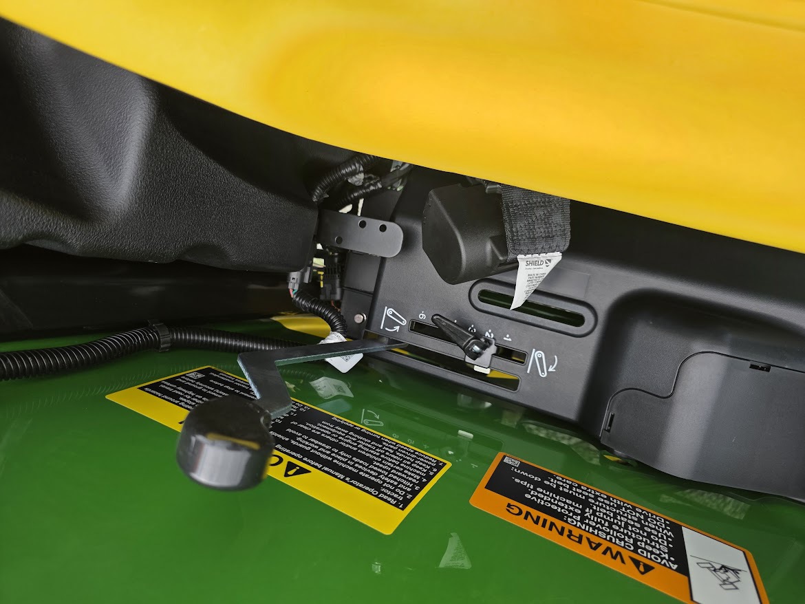 2025 John Deere 4044M Image 8