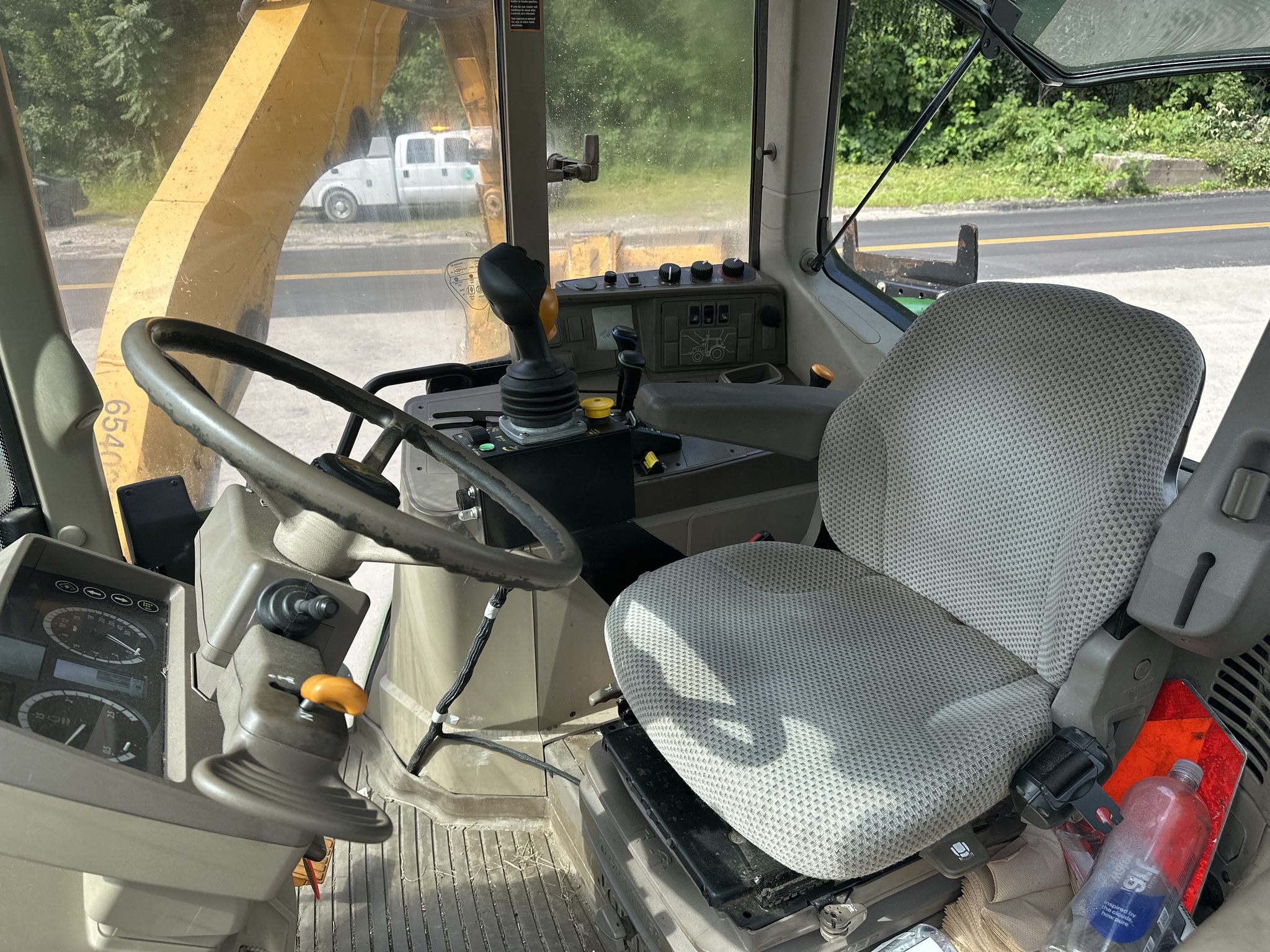 2017 John Deere 6145M Image 21