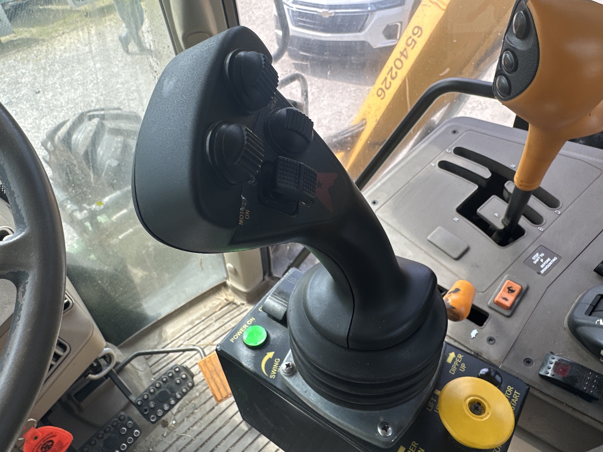 2017 John Deere 6145M Image 20