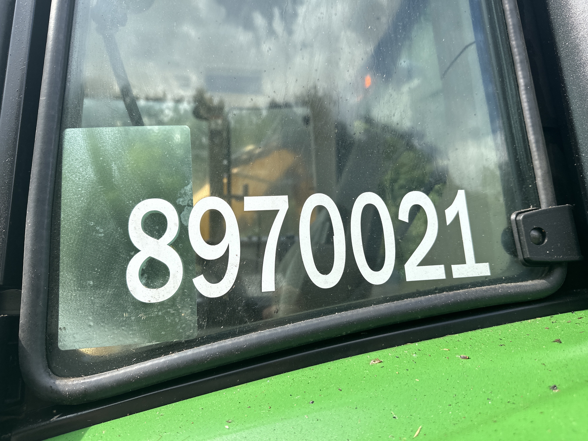 2017 John Deere 6145M Image 25