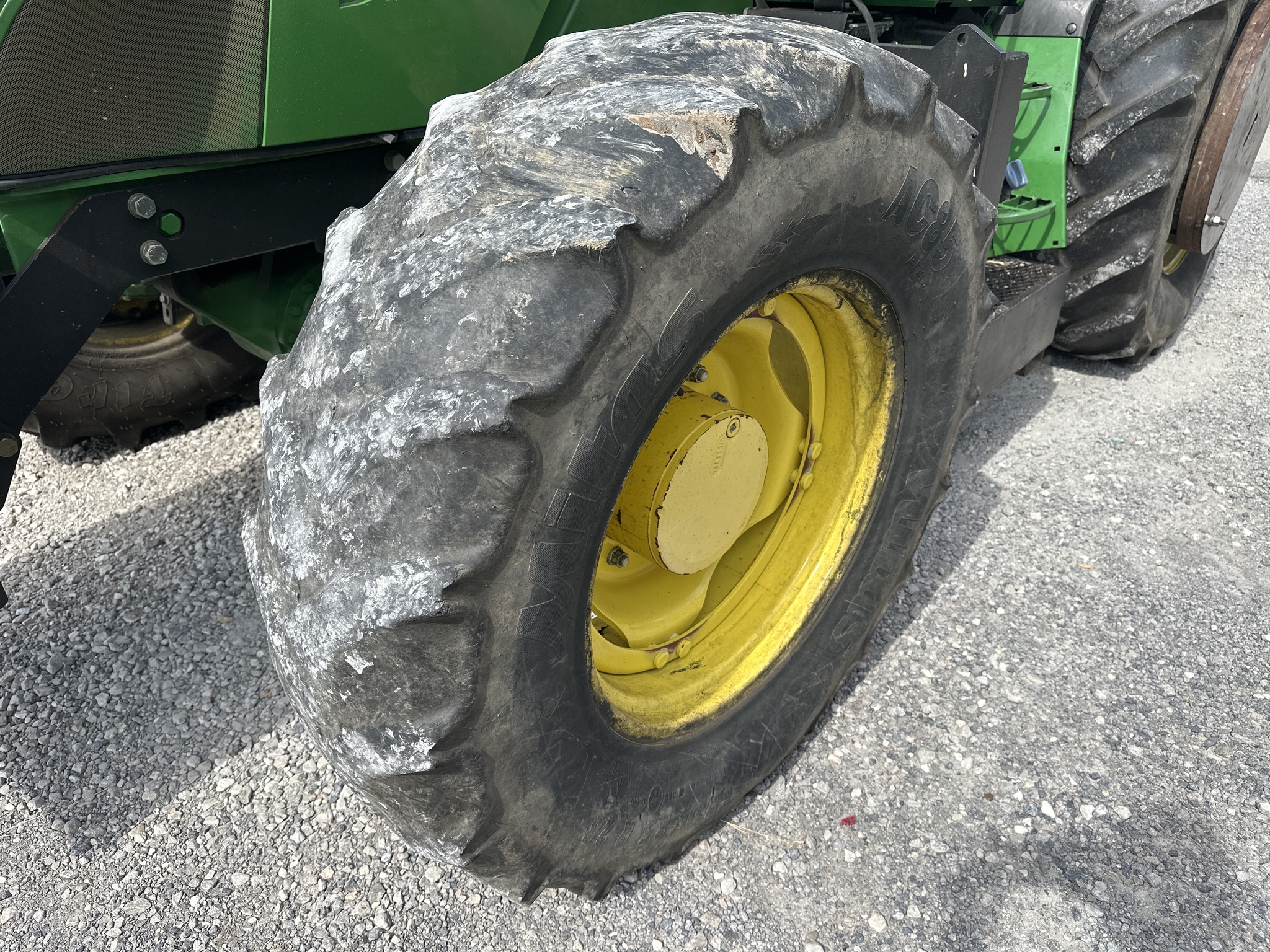 2017 John Deere 6145M Image 12