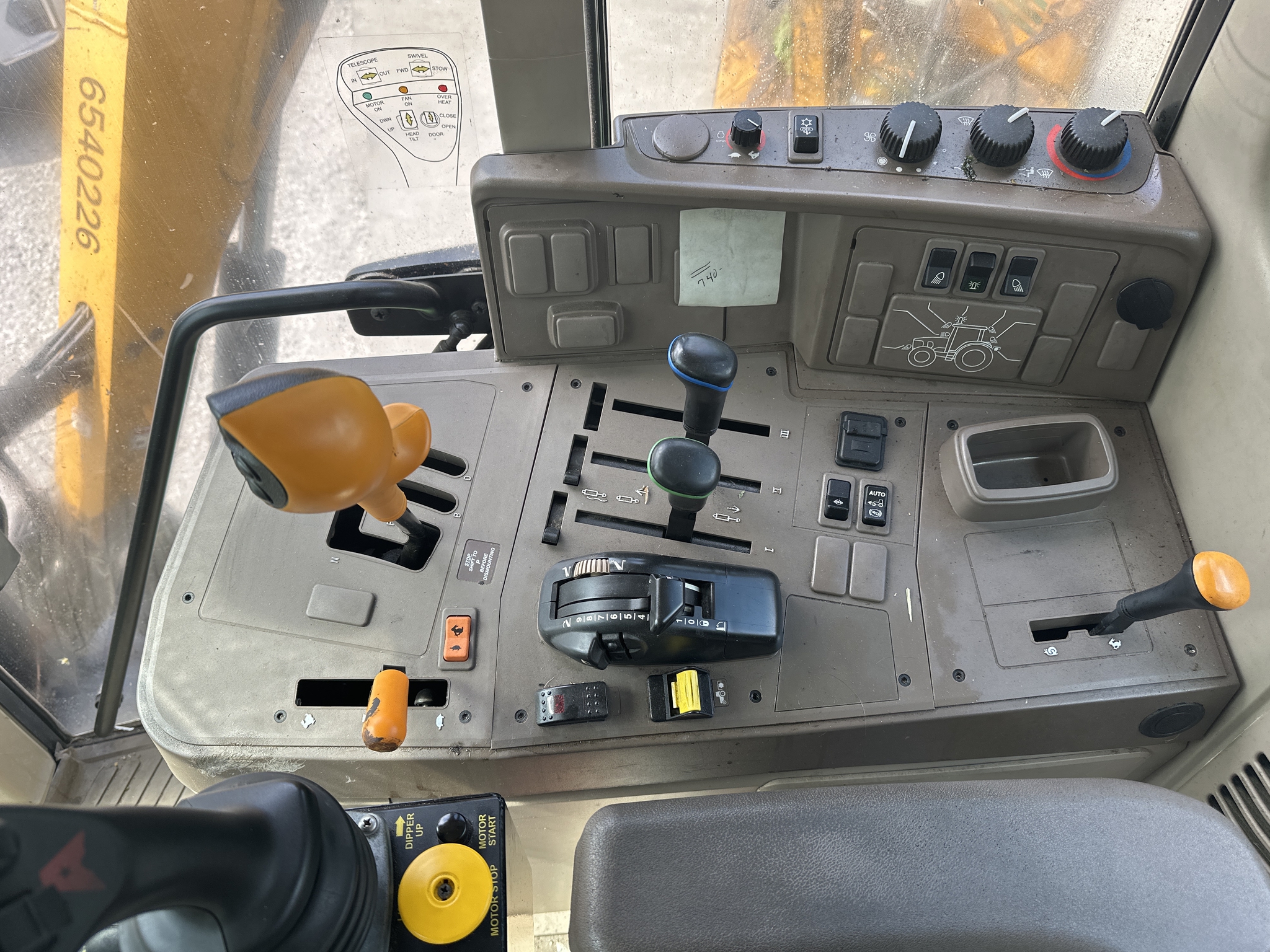 2017 John Deere 6145M Image 19