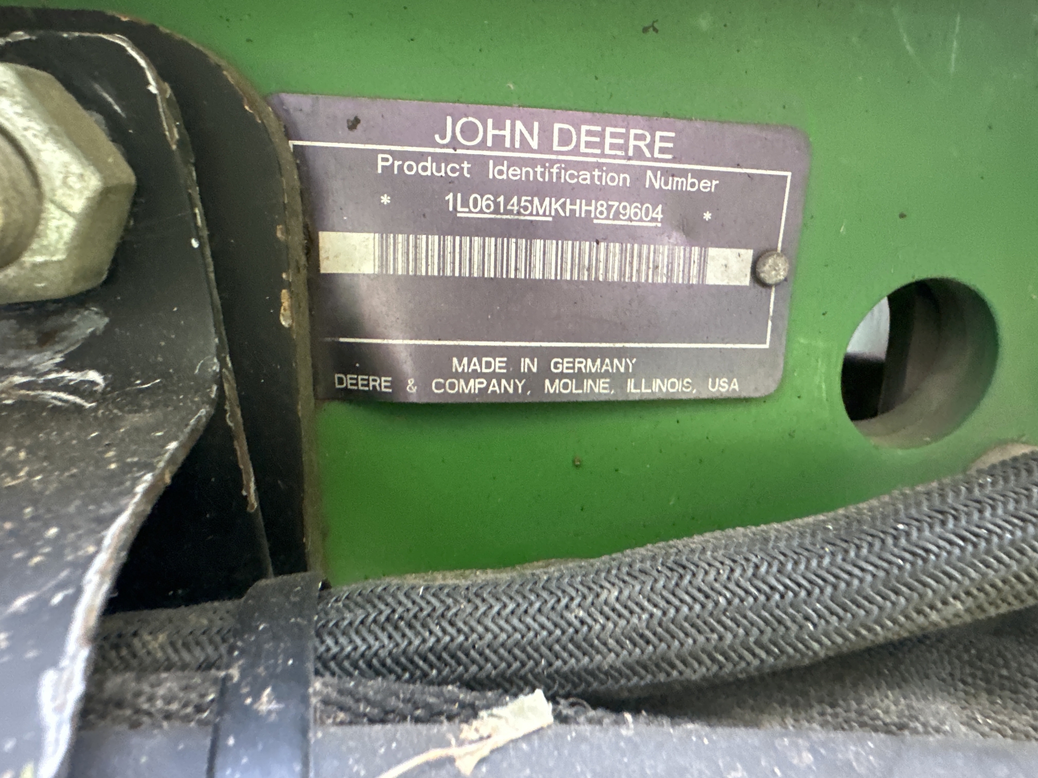 2017 John Deere 6145M Image 24