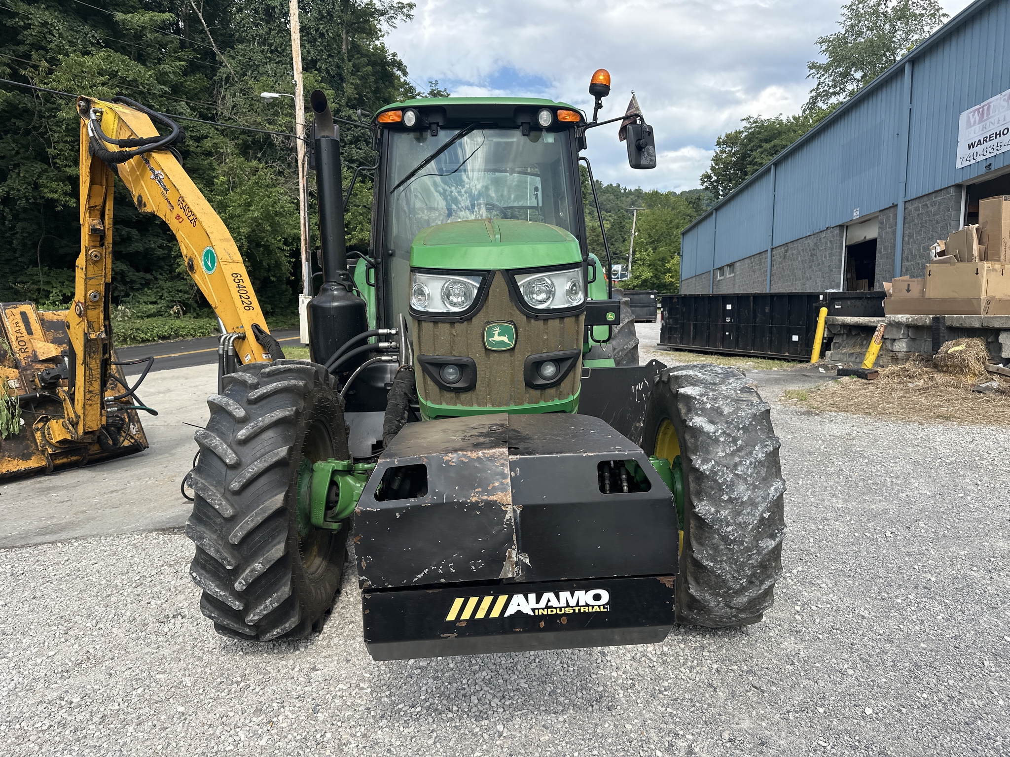 2017 John Deere 6145M Image 8