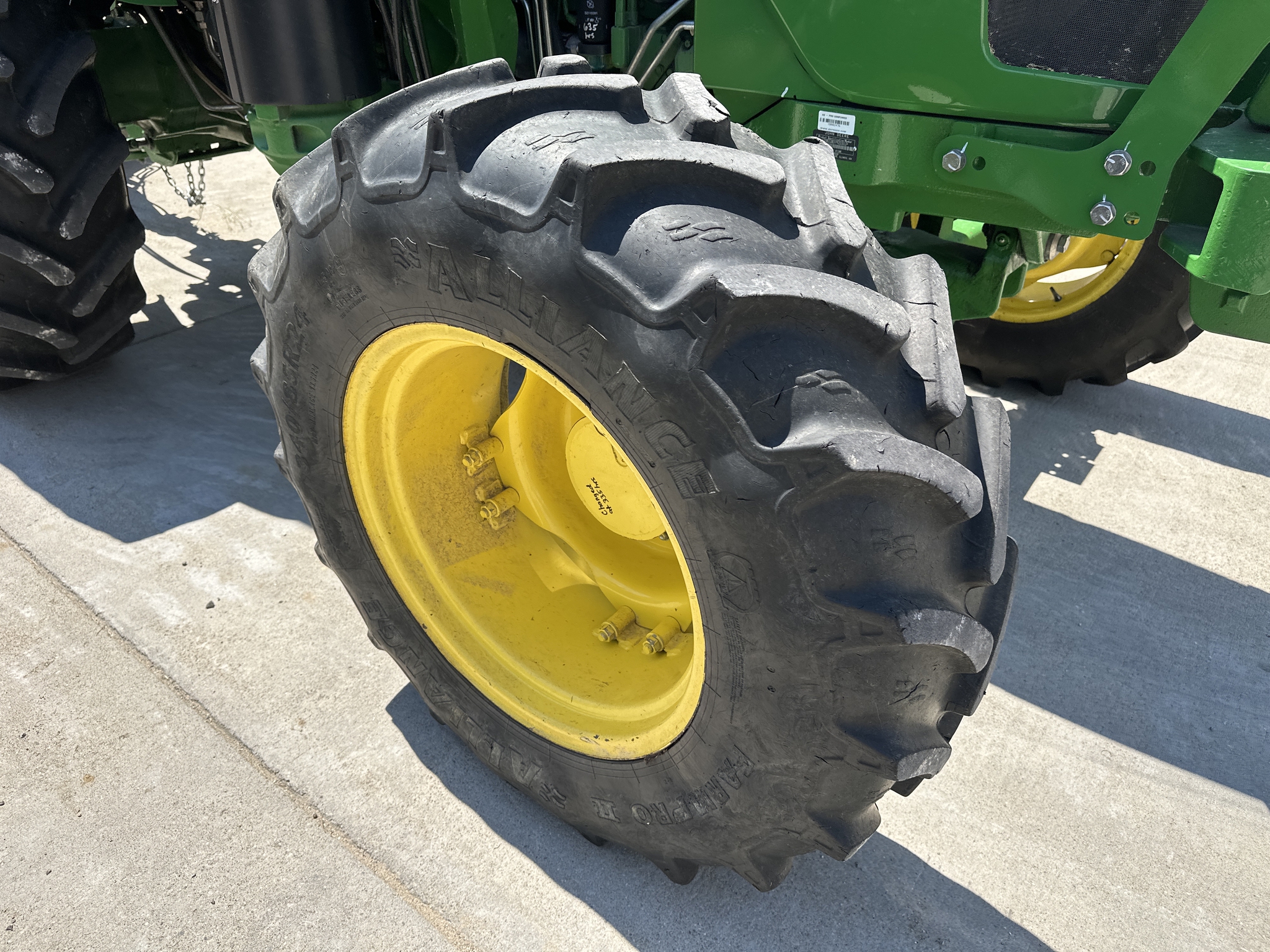 2023 John Deere 6120E Image 12