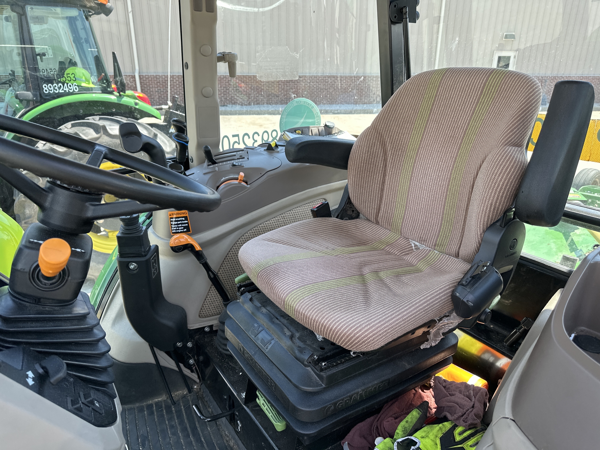 2023 John Deere 6120E Image 24