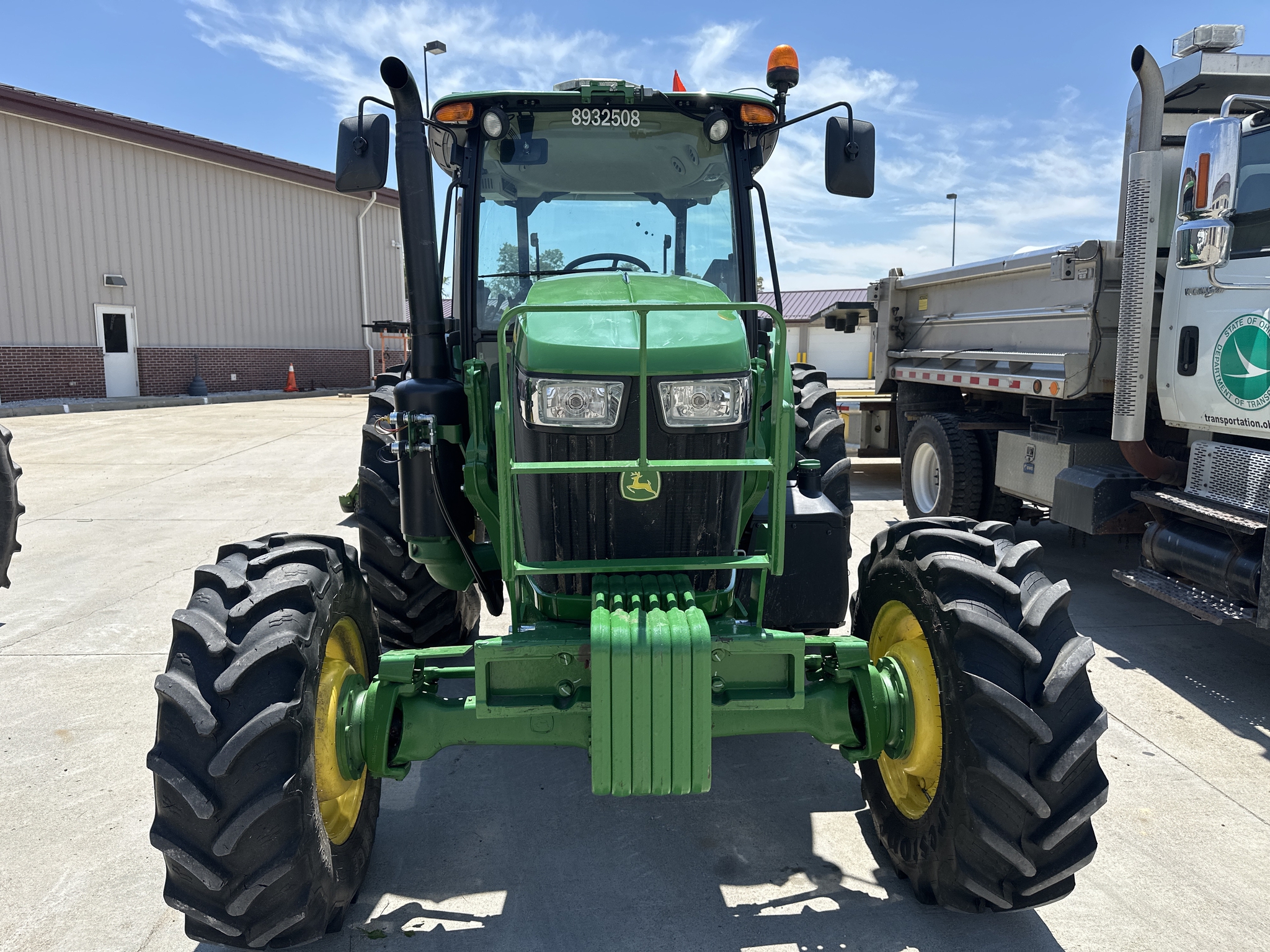 2023 John Deere 6120E Image 8