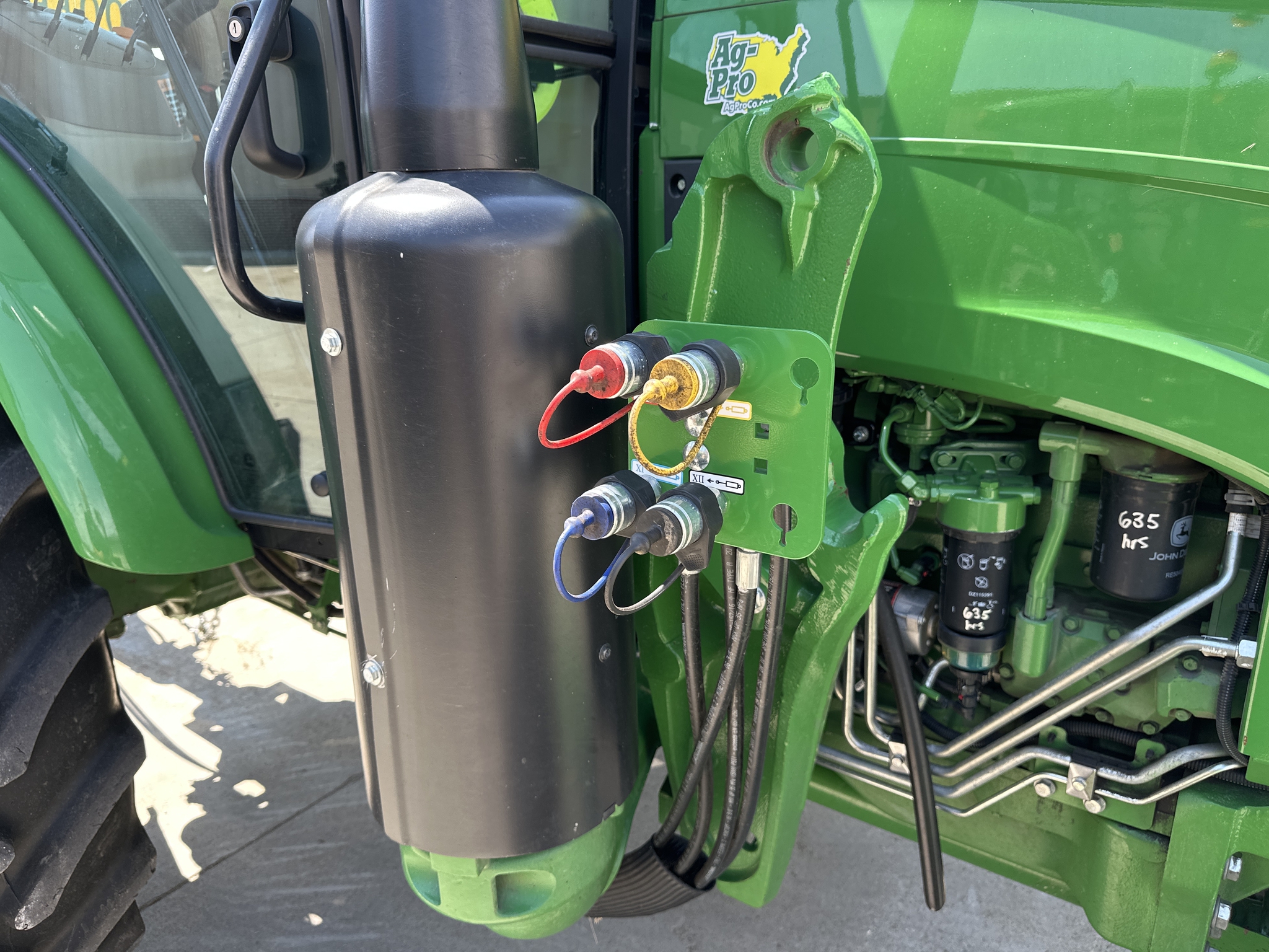 2023 John Deere 6120E Image 19