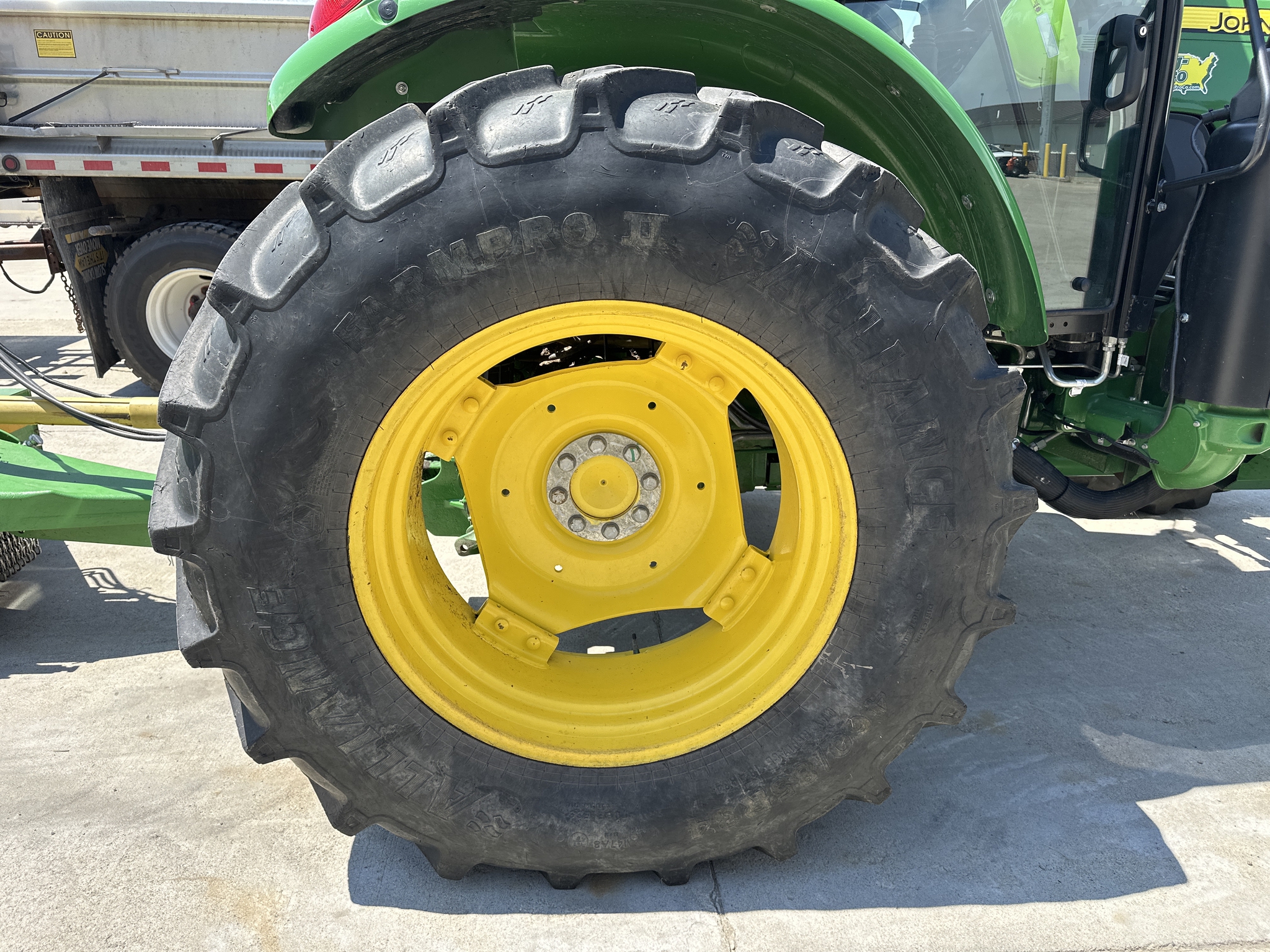 2023 John Deere 6120E Image 9