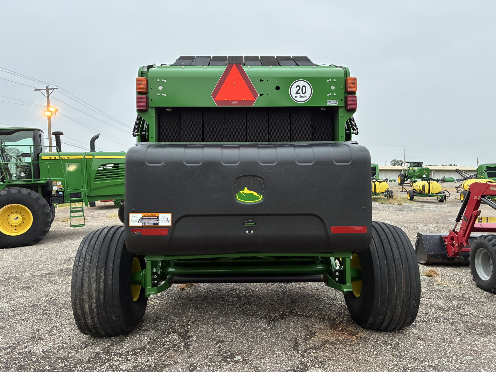 2021 John Deere 560M Image 4