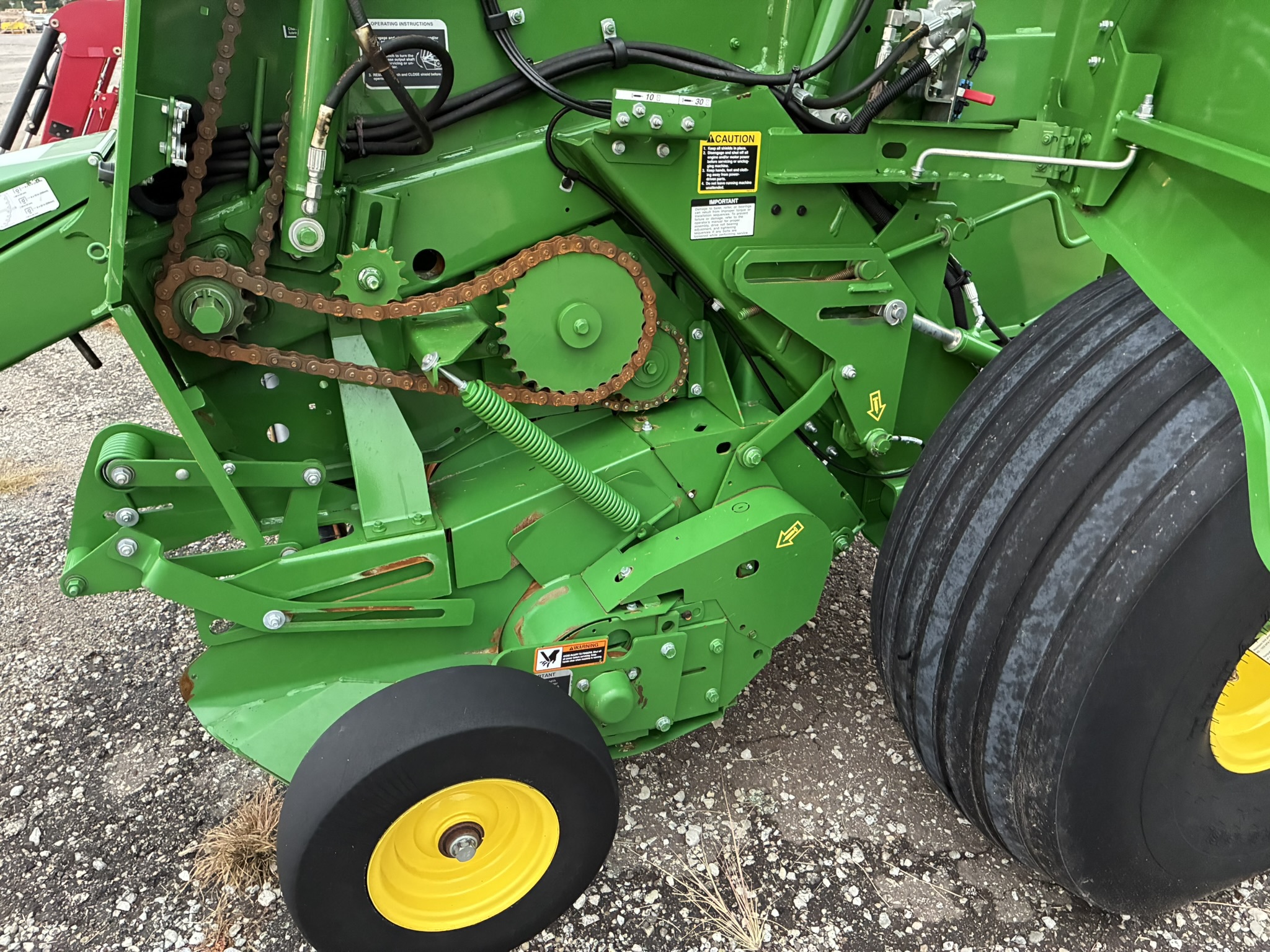 2021 John Deere 560M Image 9