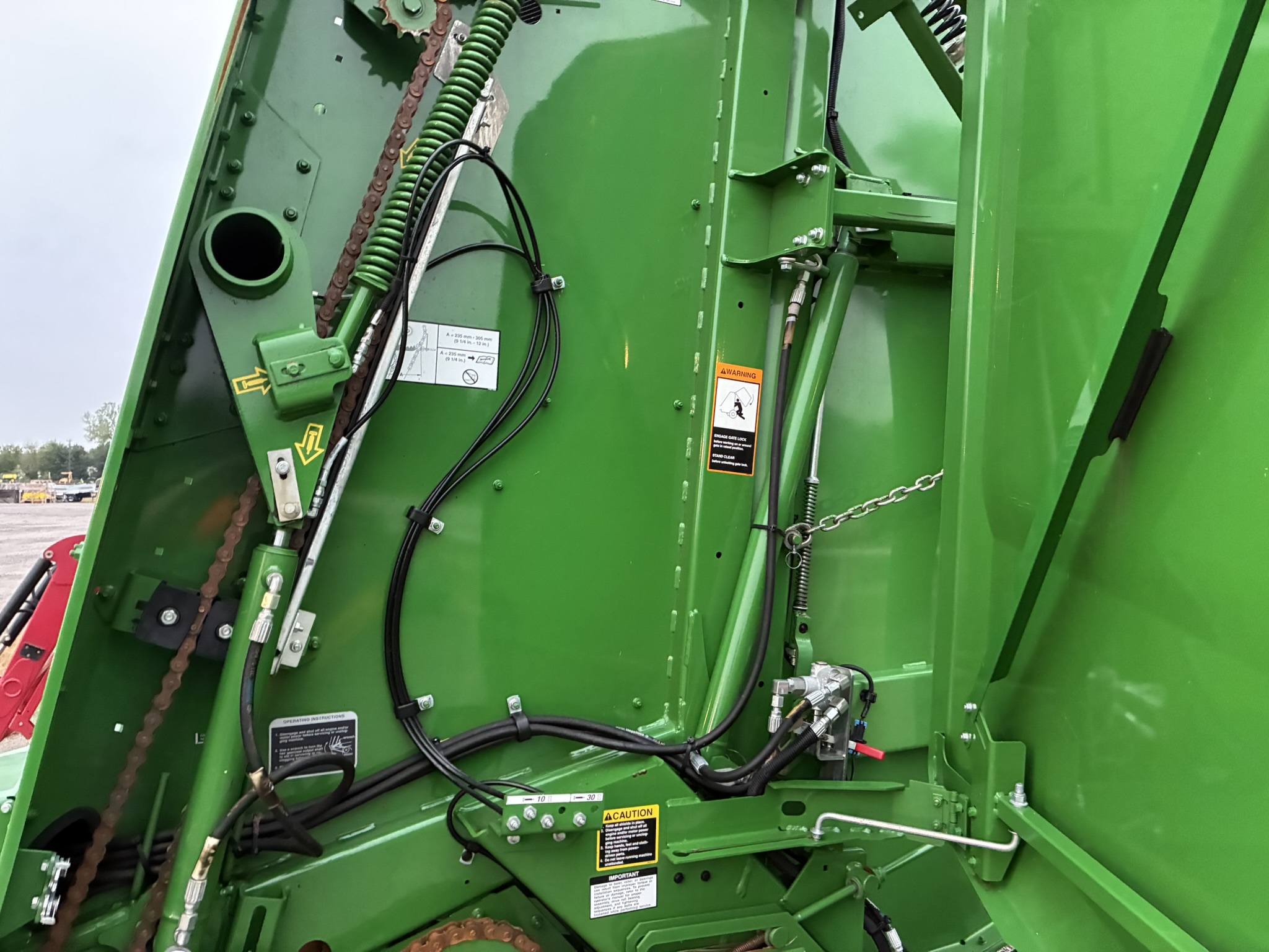 2021 John Deere 560M Image 10