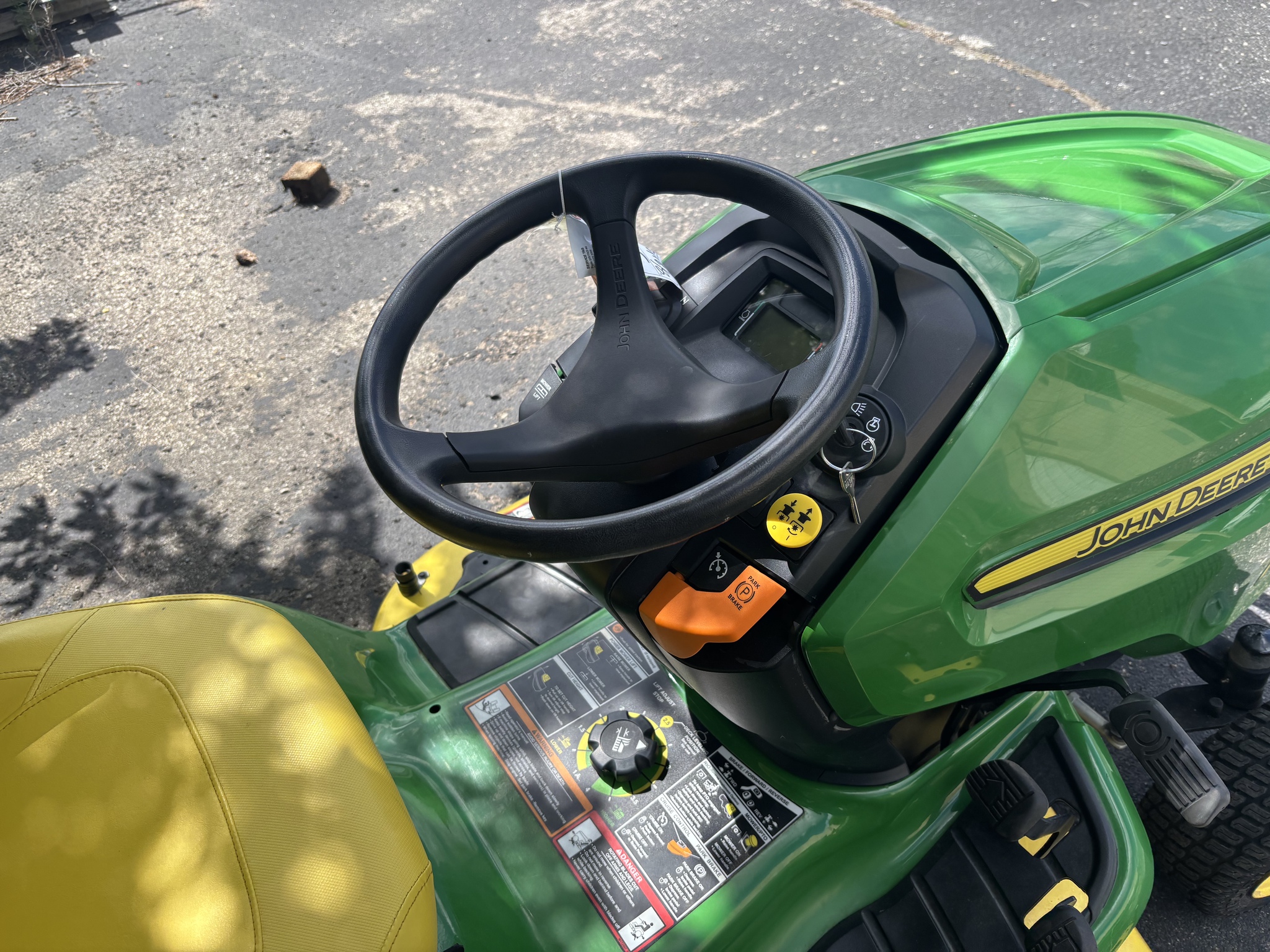 2021 John Deere X390 Image 3