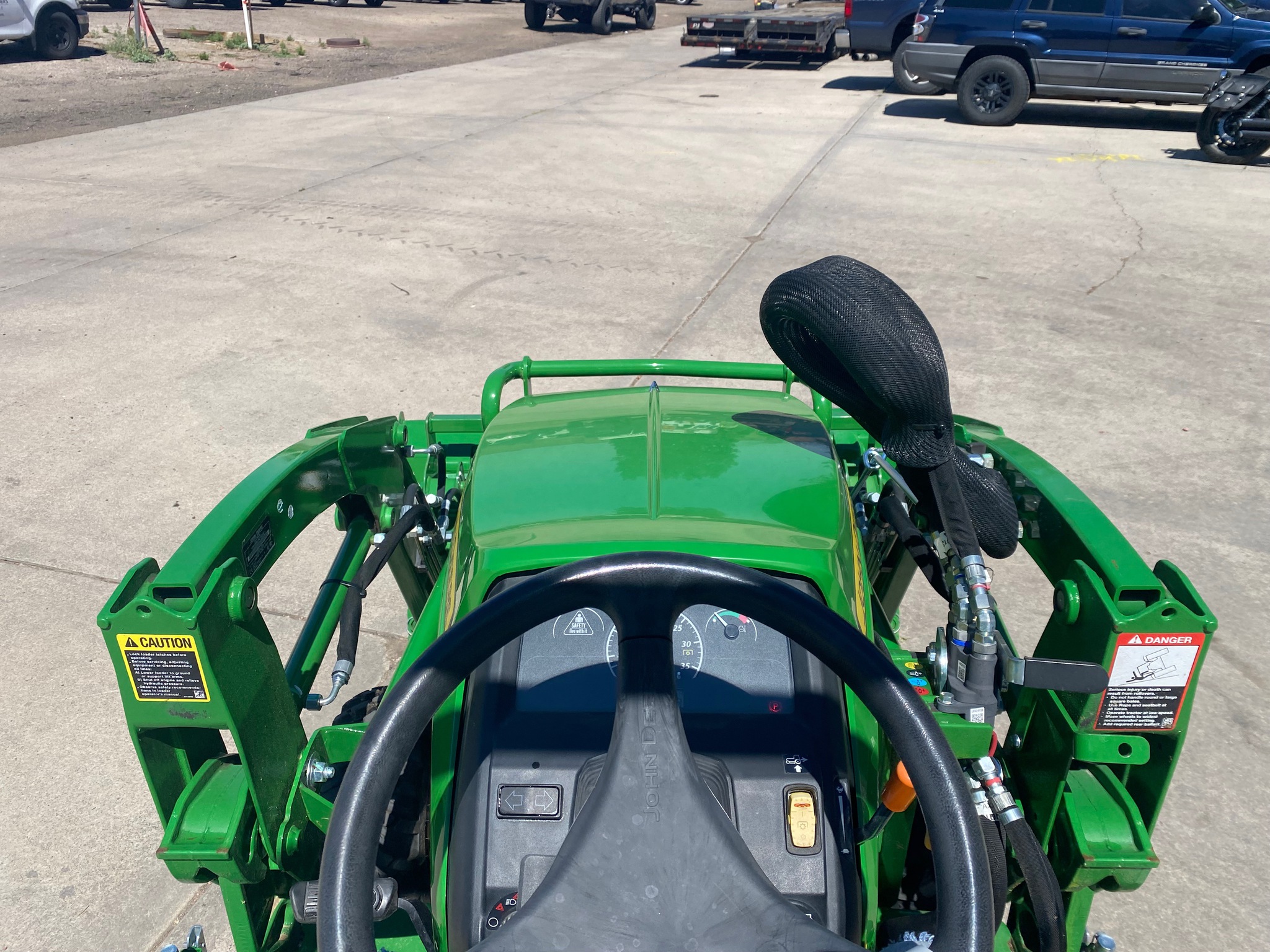 2022 John Deere 1025R Image 8