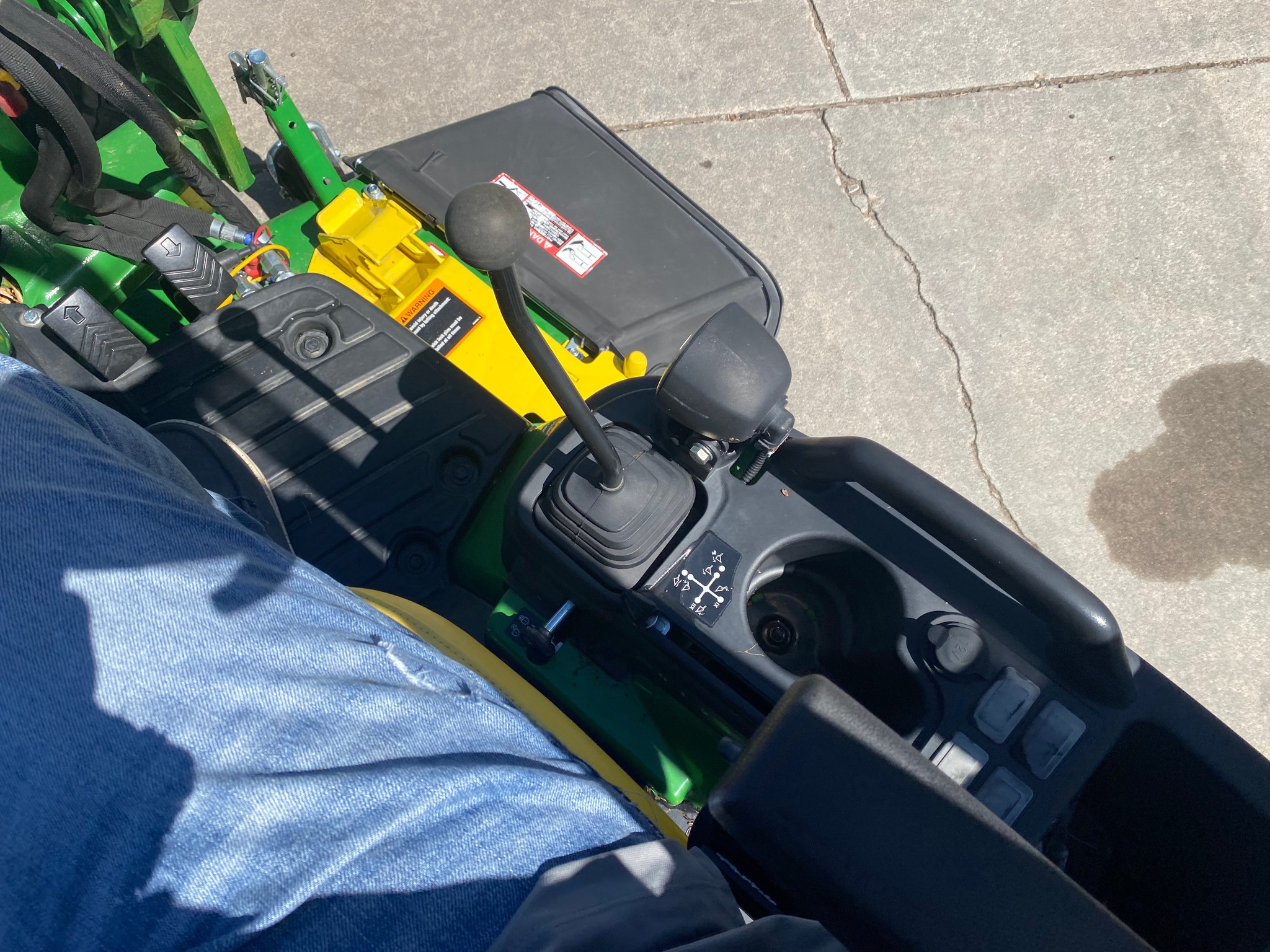 2022 John Deere 1025R Image 9