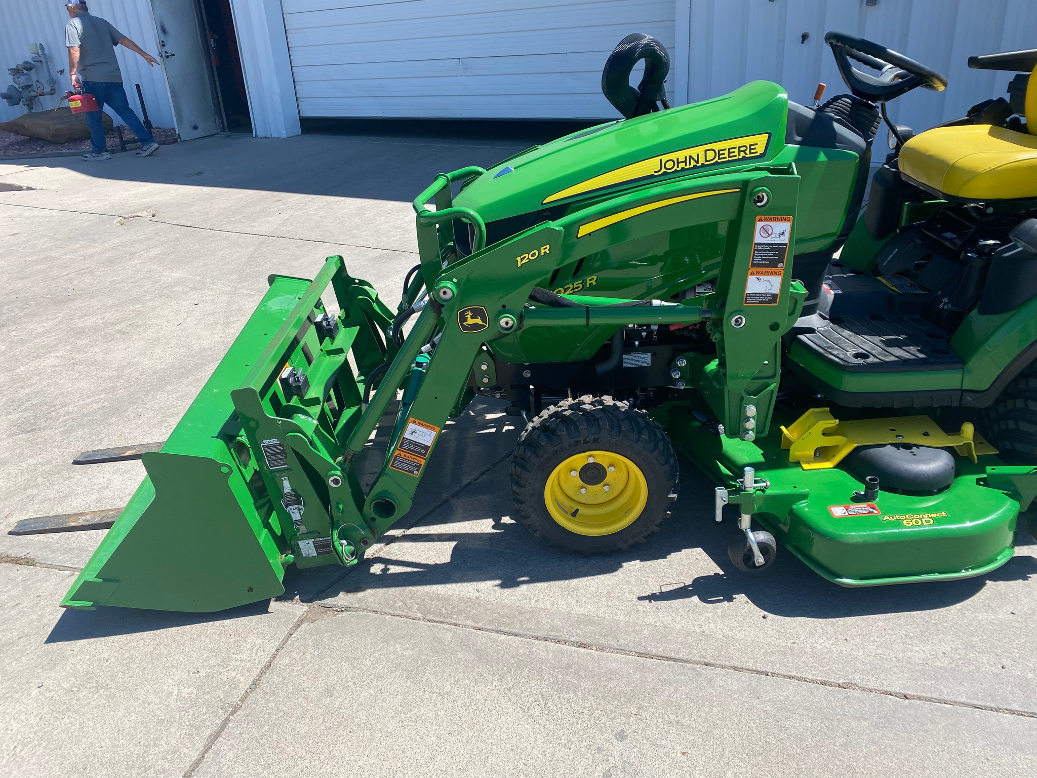 2022 John Deere 1025R Image 18