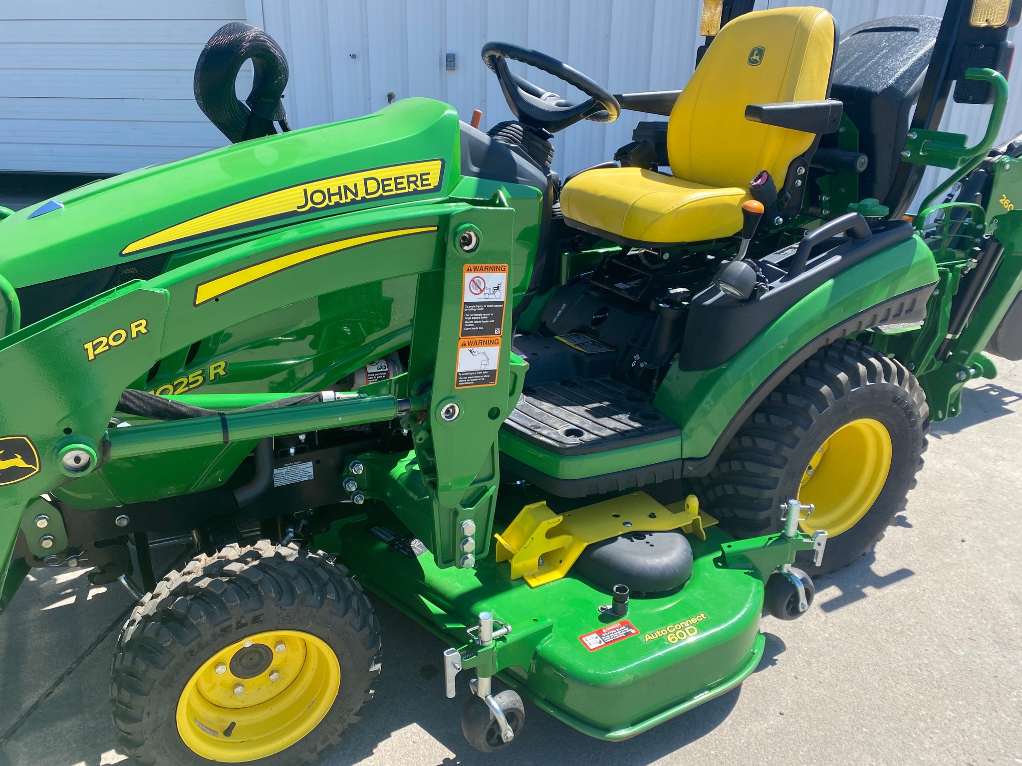 2022 John Deere 1025R Image 14