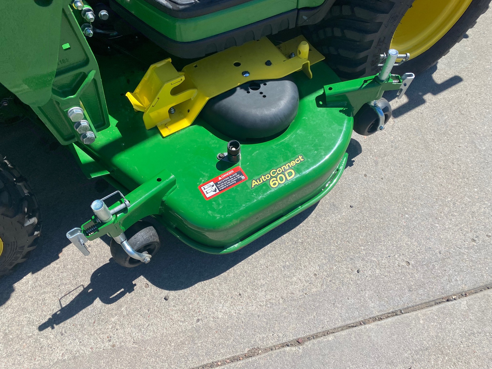 2022 John Deere 1025R Image 17