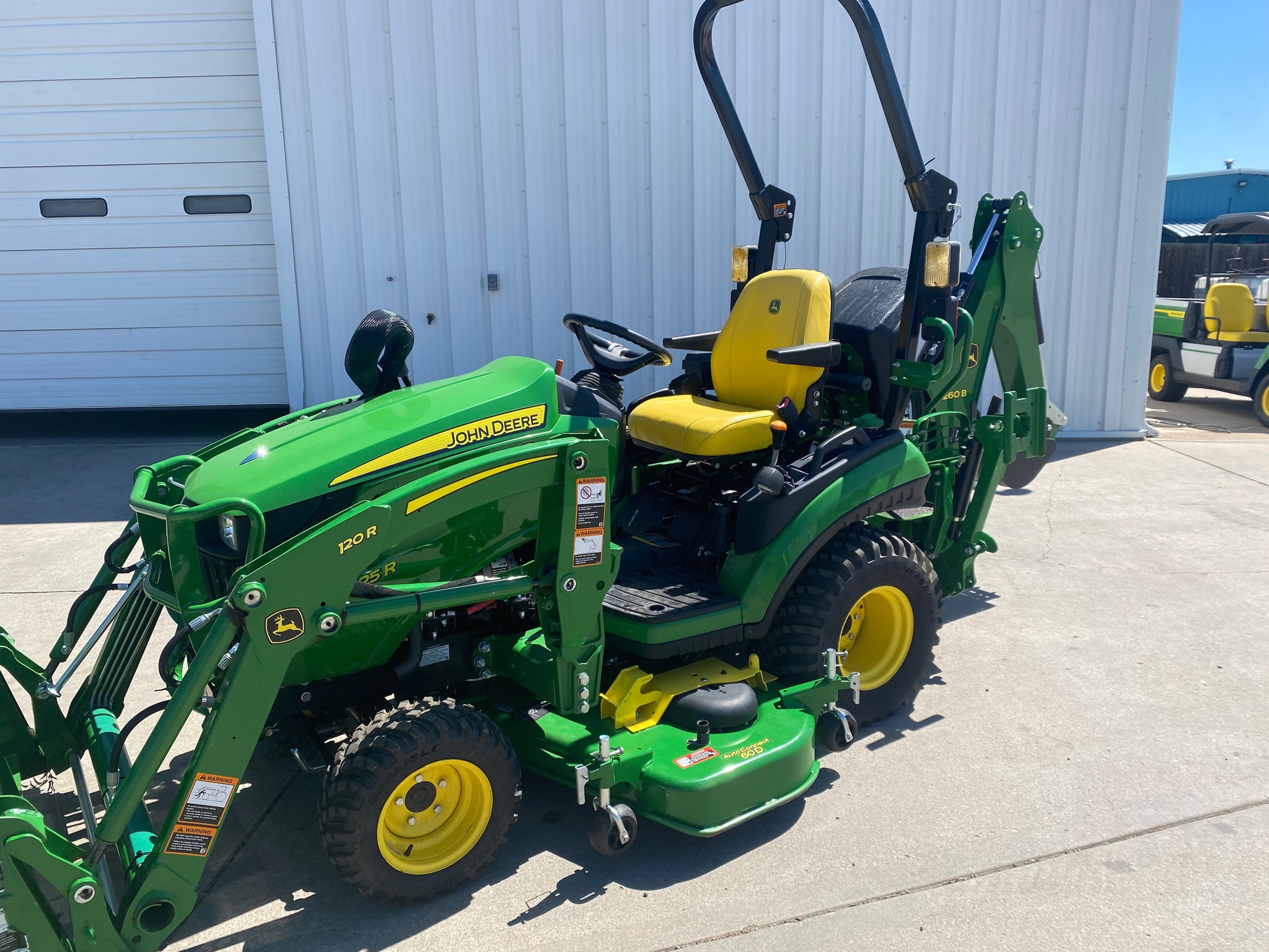 2022 John Deere 1025R Image 5
