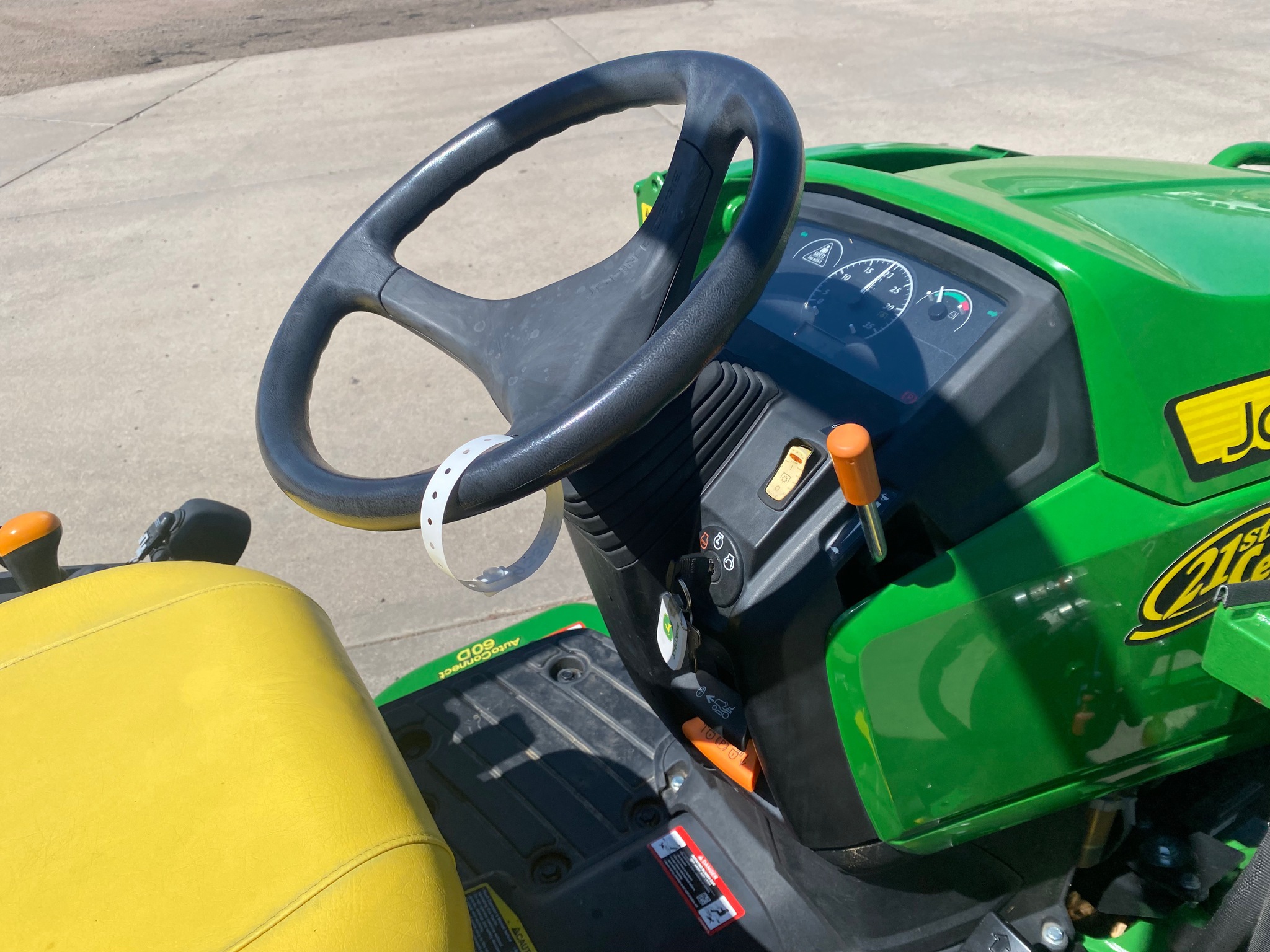 2022 John Deere 1025R Image 10
