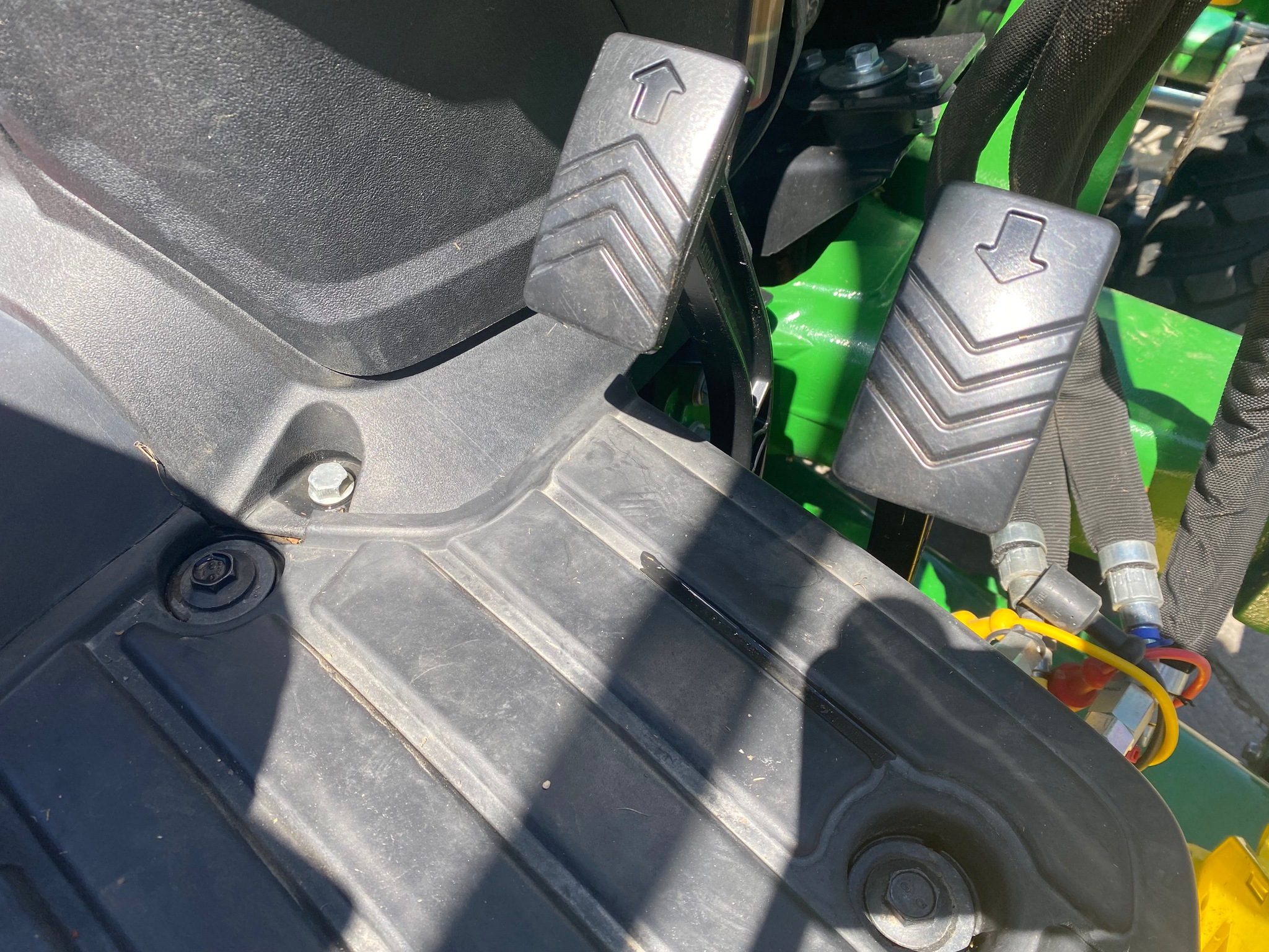 2022 John Deere 1025R Image 13