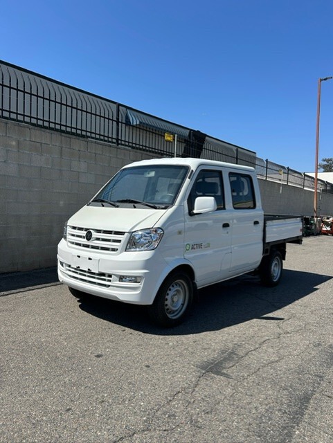 2023 John Deere **DEMO SPECIAL**  LiV9DR Electric Crew Cab Truck Image 2