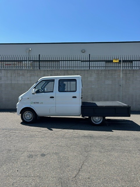 2023 John Deere **DEMO SPECIAL**  LiV9DR Electric Crew Cab Truck Image 4