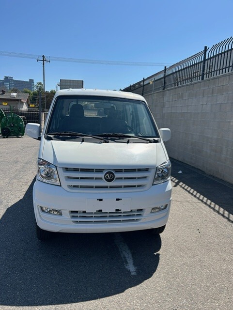 2023 John Deere **DEMO SPECIAL**  LiV9DR Electric Crew Cab Truck Image 6