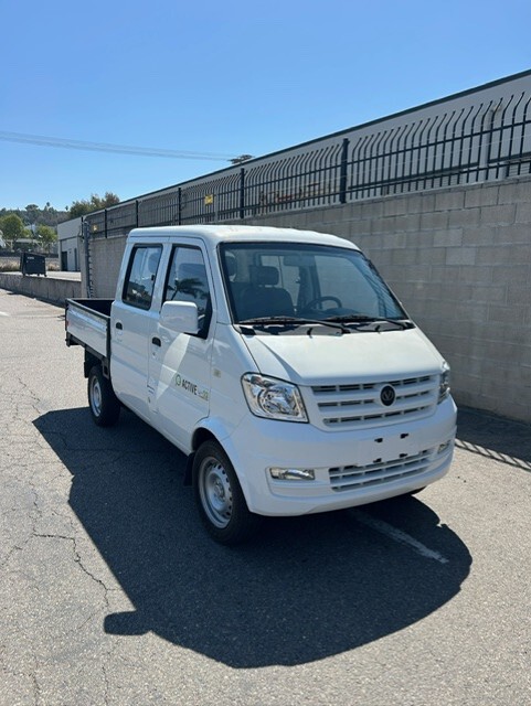 2023 John Deere **DEMO SPECIAL**  LiV9DR Electric Crew Cab Truck Image 7