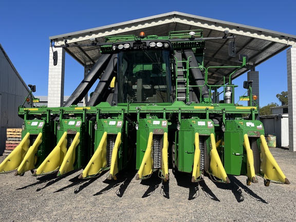 John Deere CP690 image 2