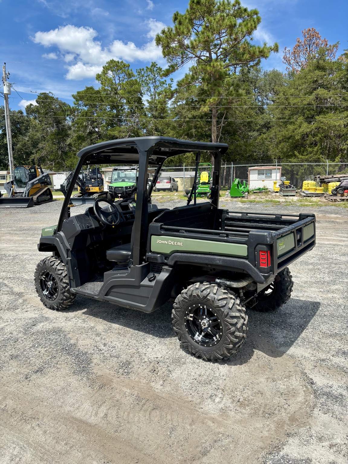 2022 John Deere XUV835M Image 3