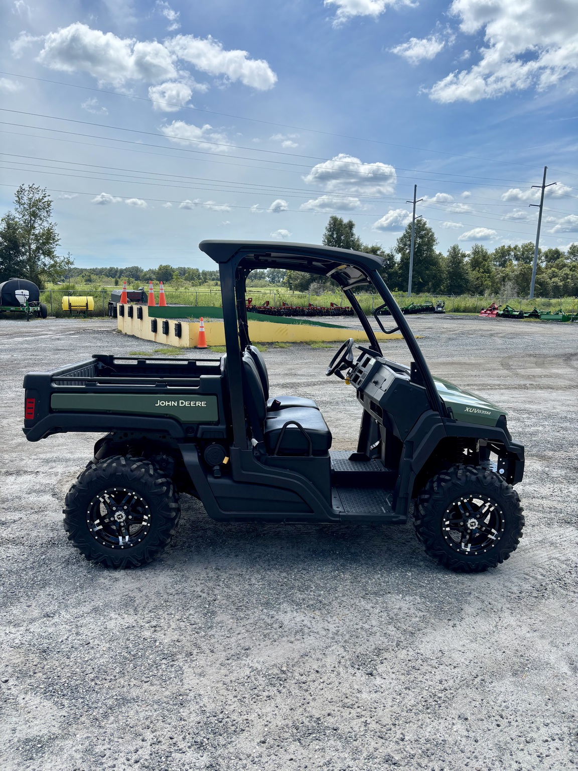 2022 John Deere XUV835M Image 6